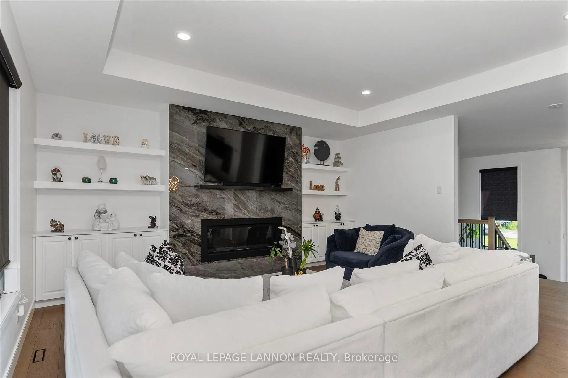 Photo 5 of 2111 Magnolia Drive, Thunder Bay, Parkdale — HOMEH