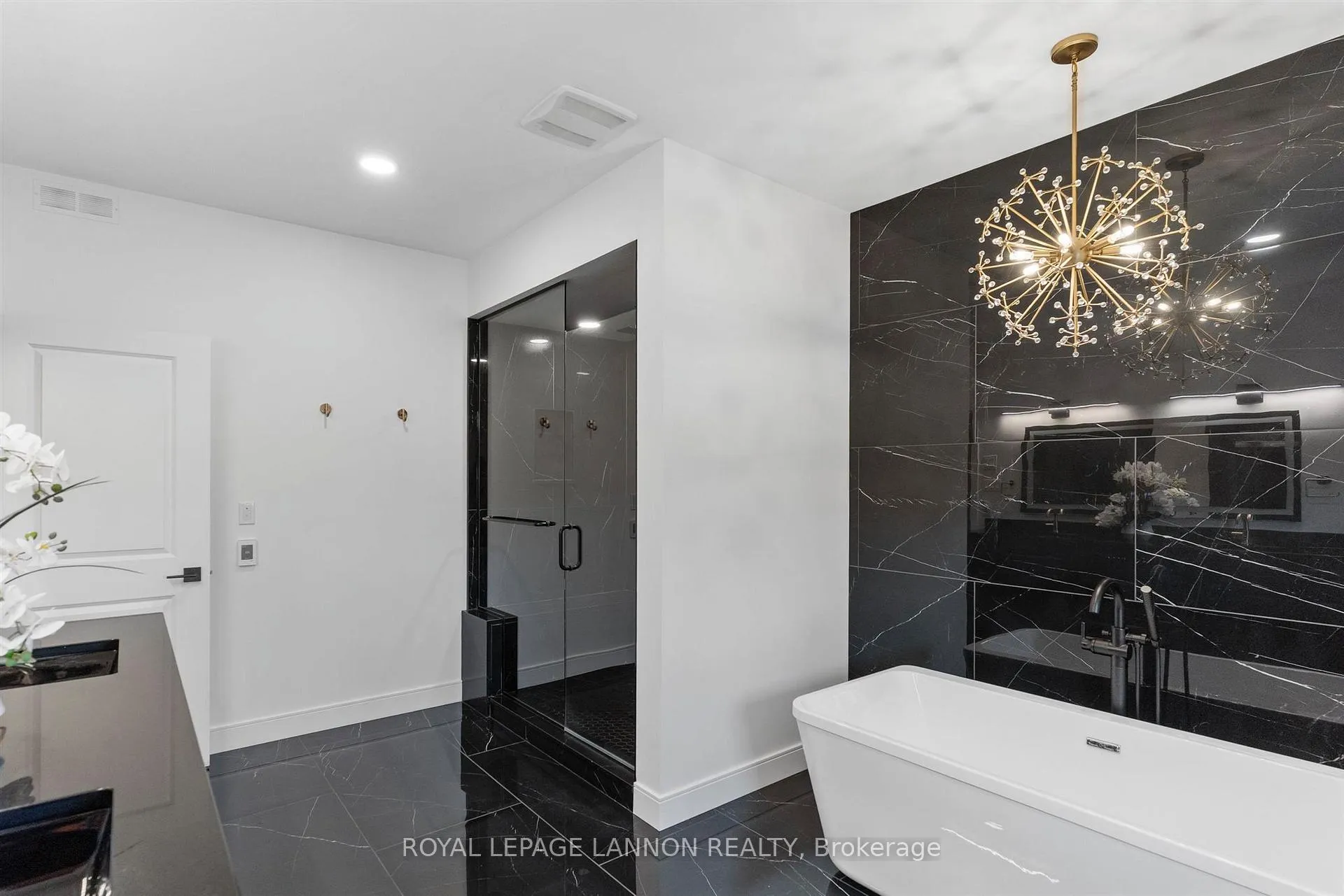 Photo 21 of 2111 Magnolia Drive, Thunder Bay, Parkdale — HOMEH