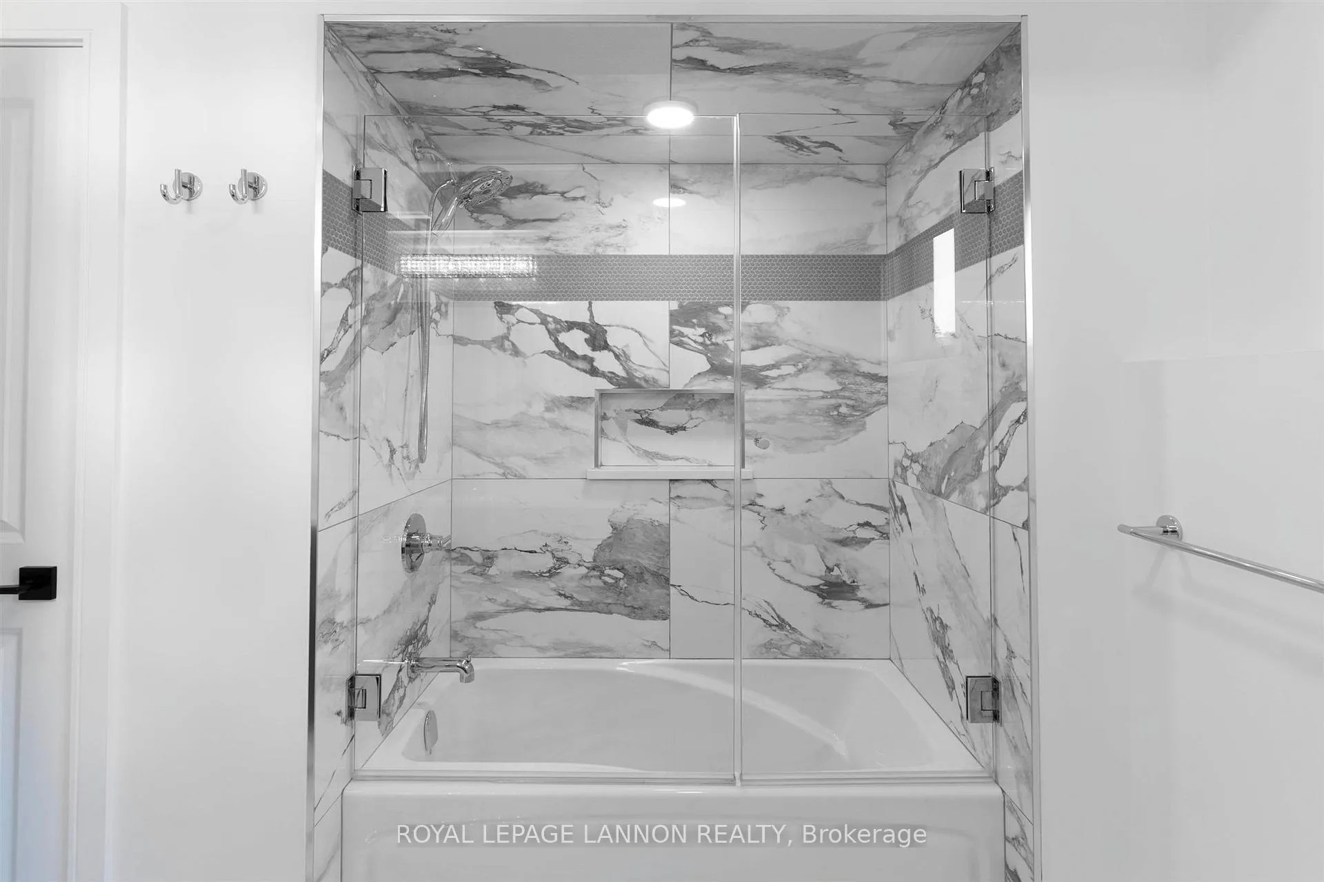Photo 32 of 2111 Magnolia Drive, Thunder Bay, Parkdale — HOMEH