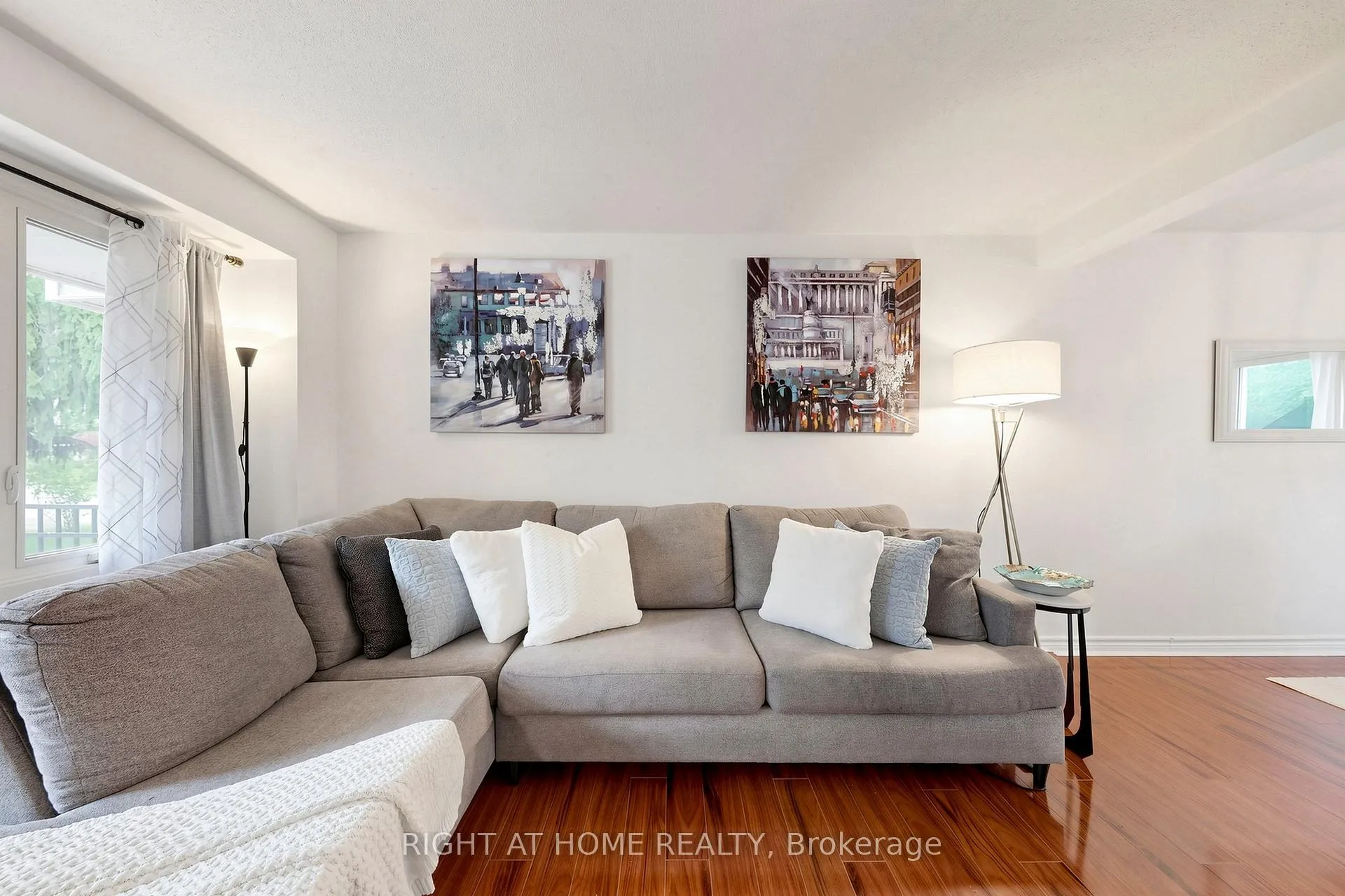 Photo 8 of 310 Shamrock Court, Oshawa, Vanier — HOMEH