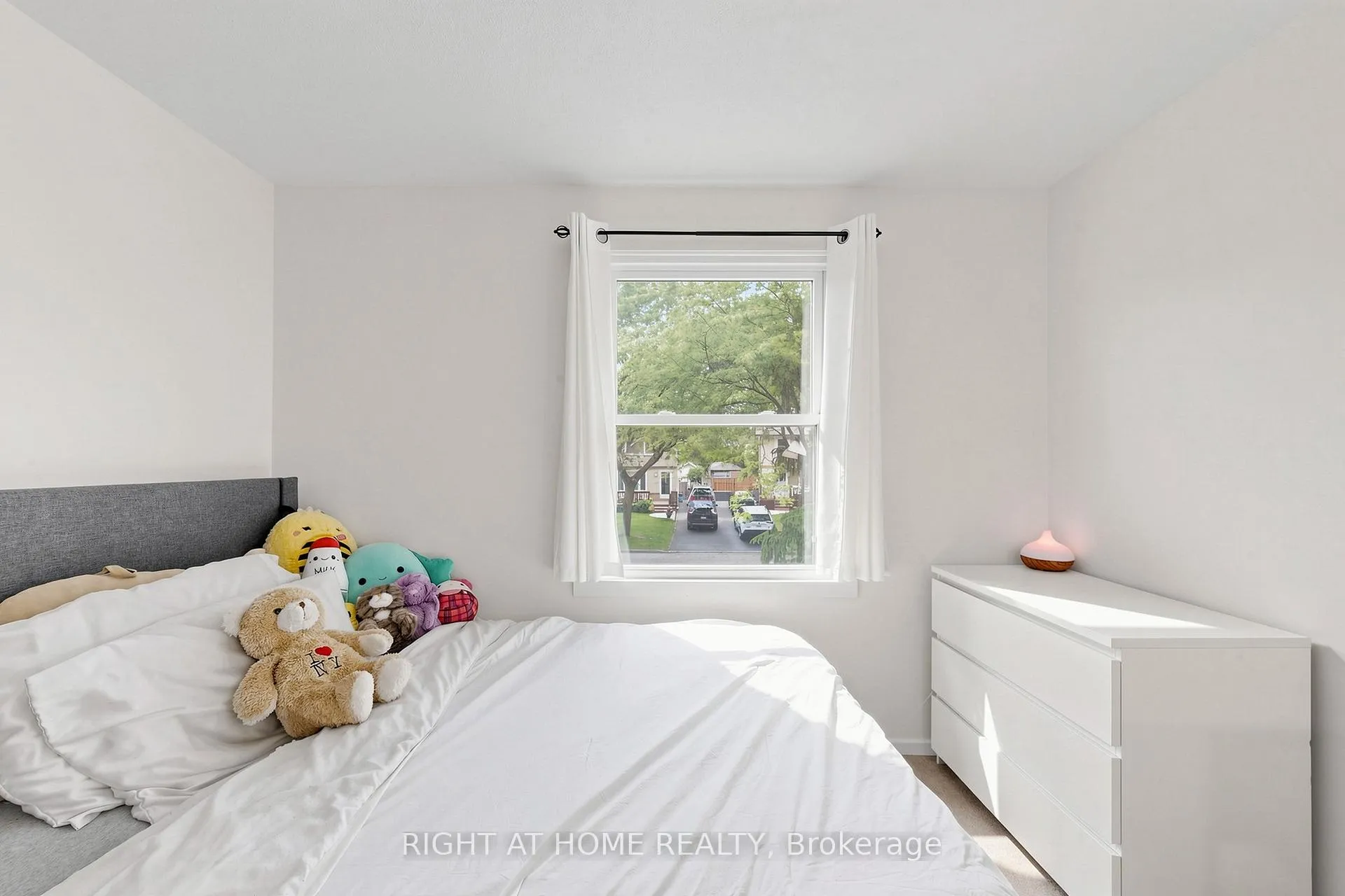 Photo 20 of 310 Shamrock Court, Oshawa, Vanier — HOMEH