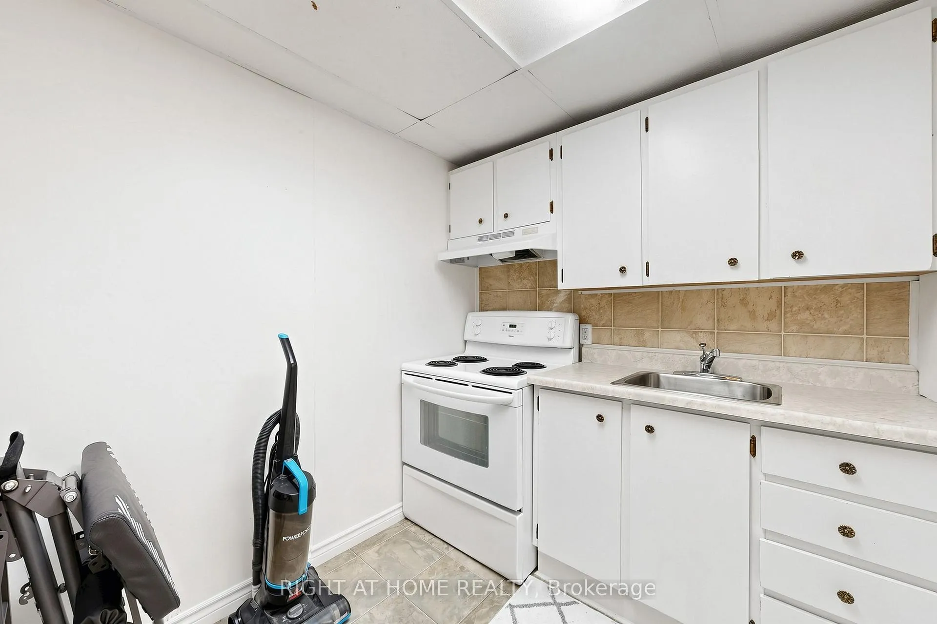 Photo 27 of 310 Shamrock Court, Oshawa, Vanier — HOMEH
