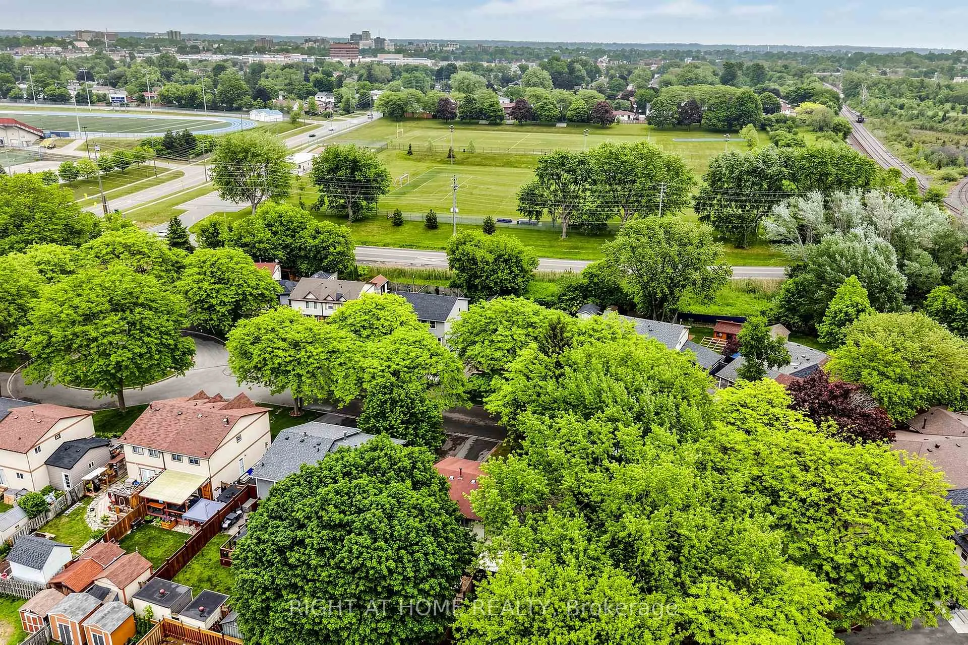 Photo 35 of 310 Shamrock Court, Oshawa, Vanier — HOMEH