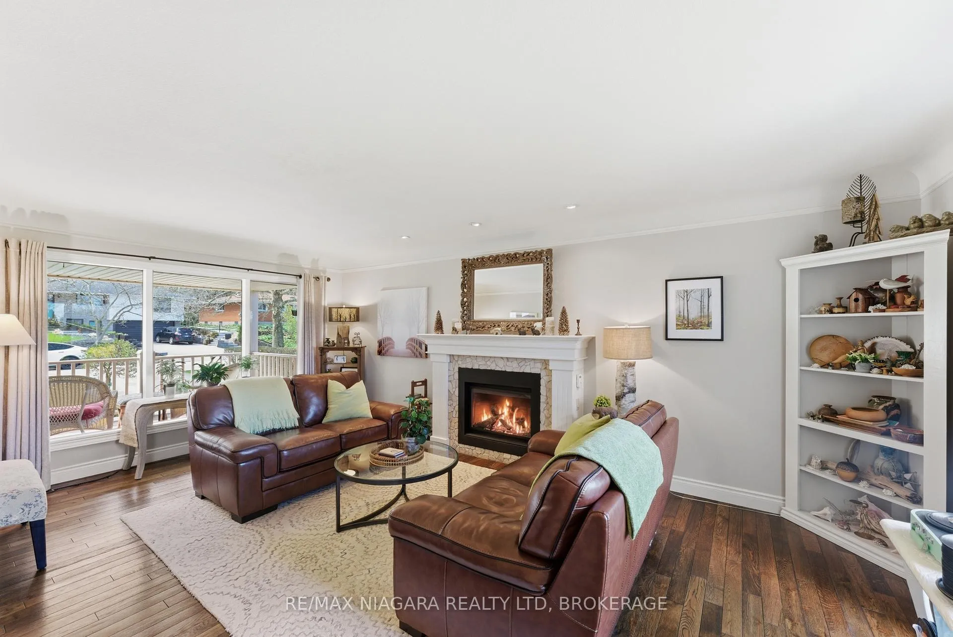 Photo 4 of 181 Woodside Drive, St. Catharines, Glendale/Glenridge — HOMEH