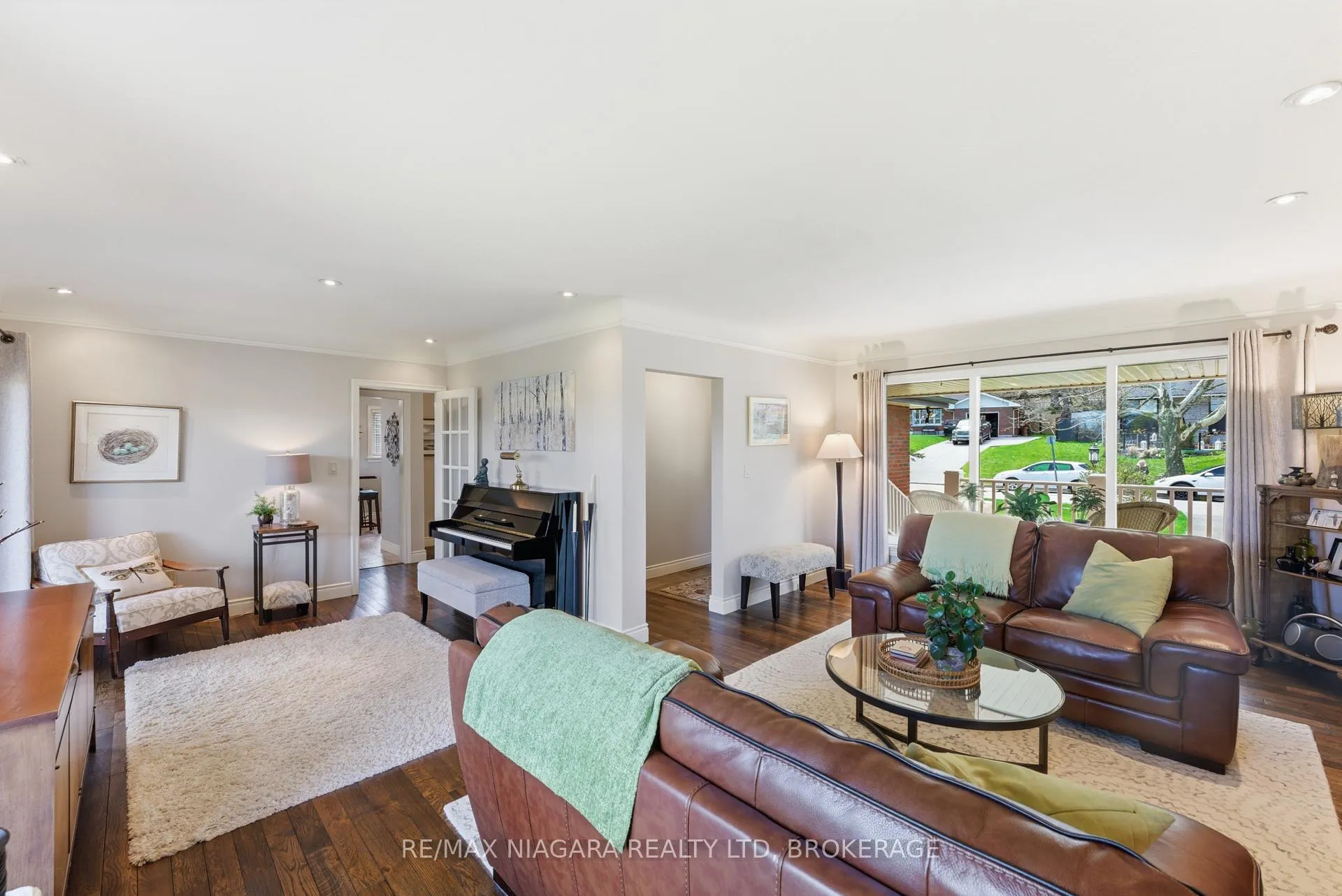 Photo 9 of 181 Woodside Drive, St. Catharines, Glendale/Glenridge — HOMEH