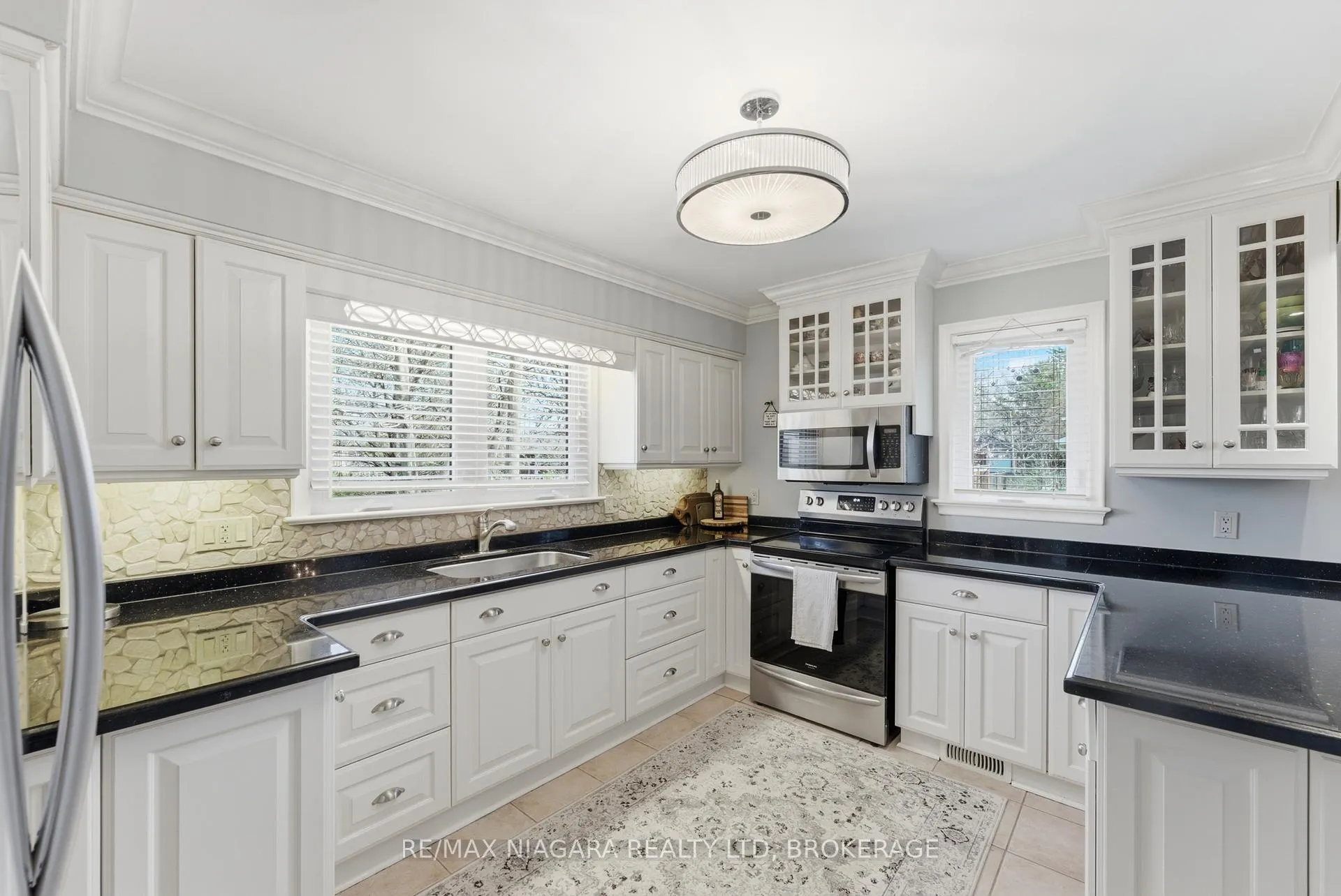 Photo 10 of 181 Woodside Drive, St. Catharines, Glendale/Glenridge — HOMEH