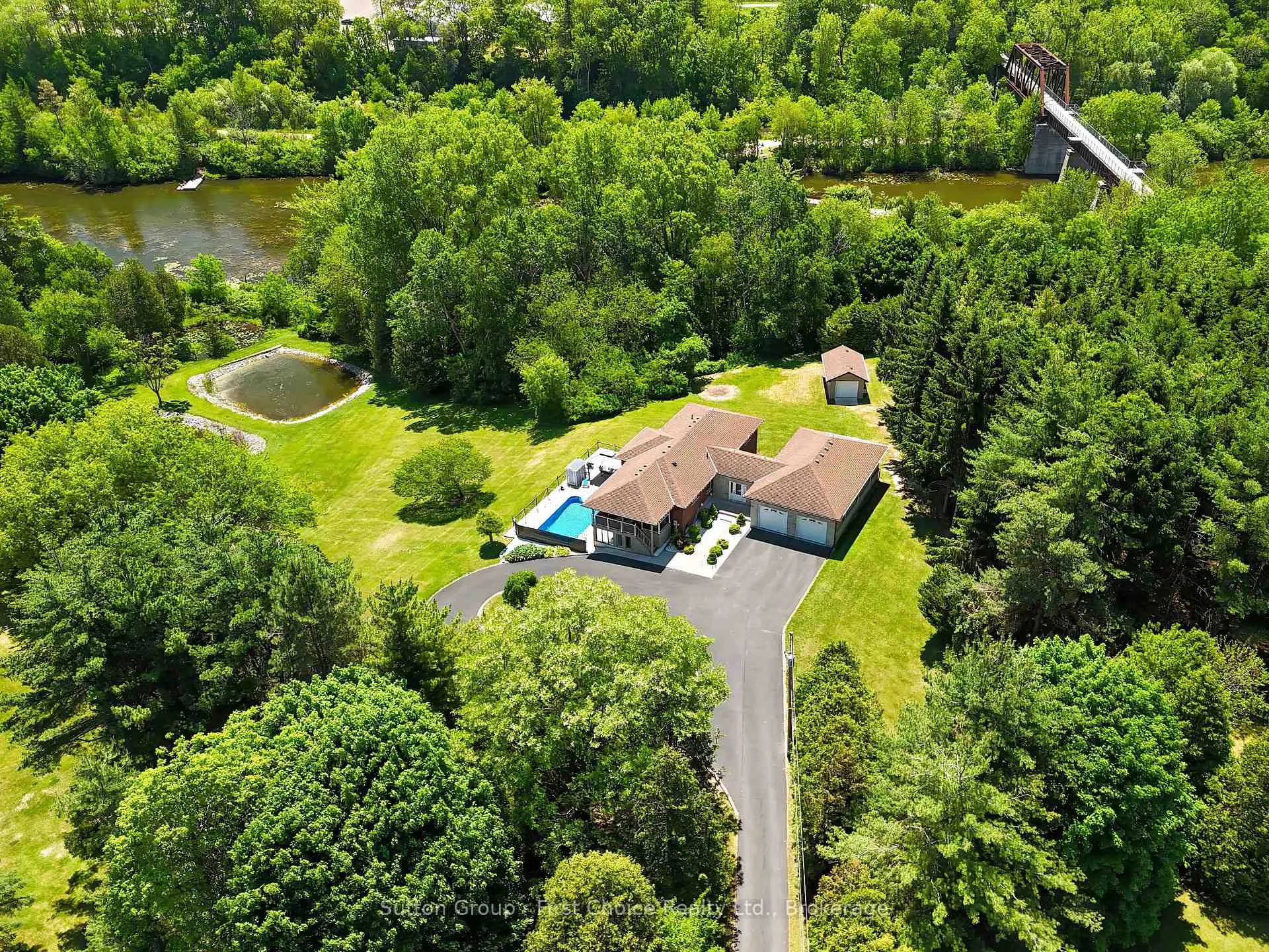 Photo of 276 Mechanic Street W