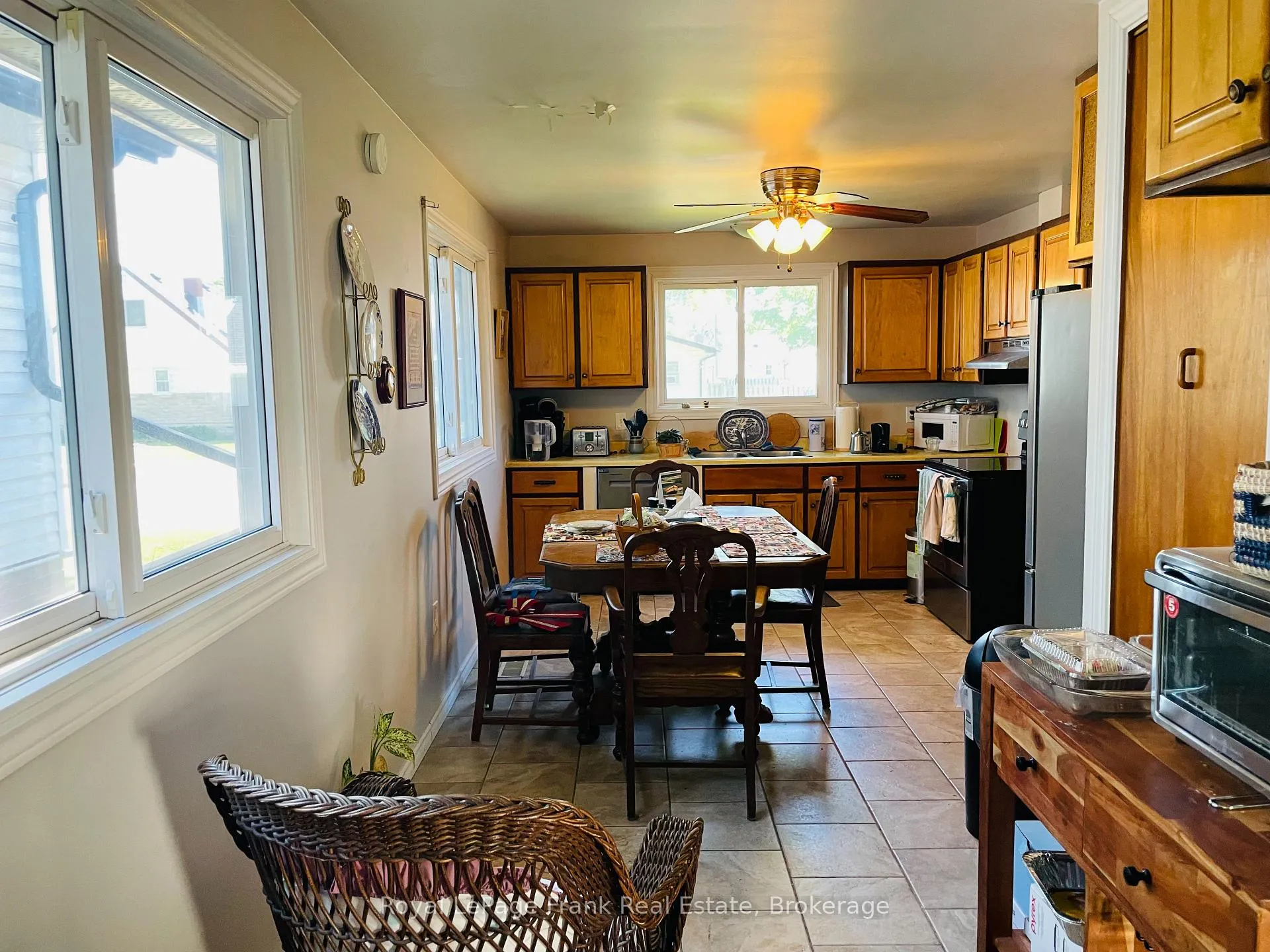Photo 7 of 438 Rose Avenue, Peterborough, Otonabee Ward 1 — HOMEH
