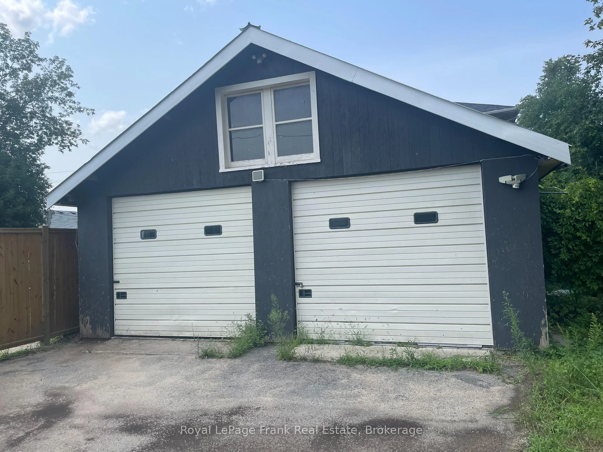 Photo 4 of 438 Rose Avenue, Peterborough, Otonabee Ward 1 — HOMEH