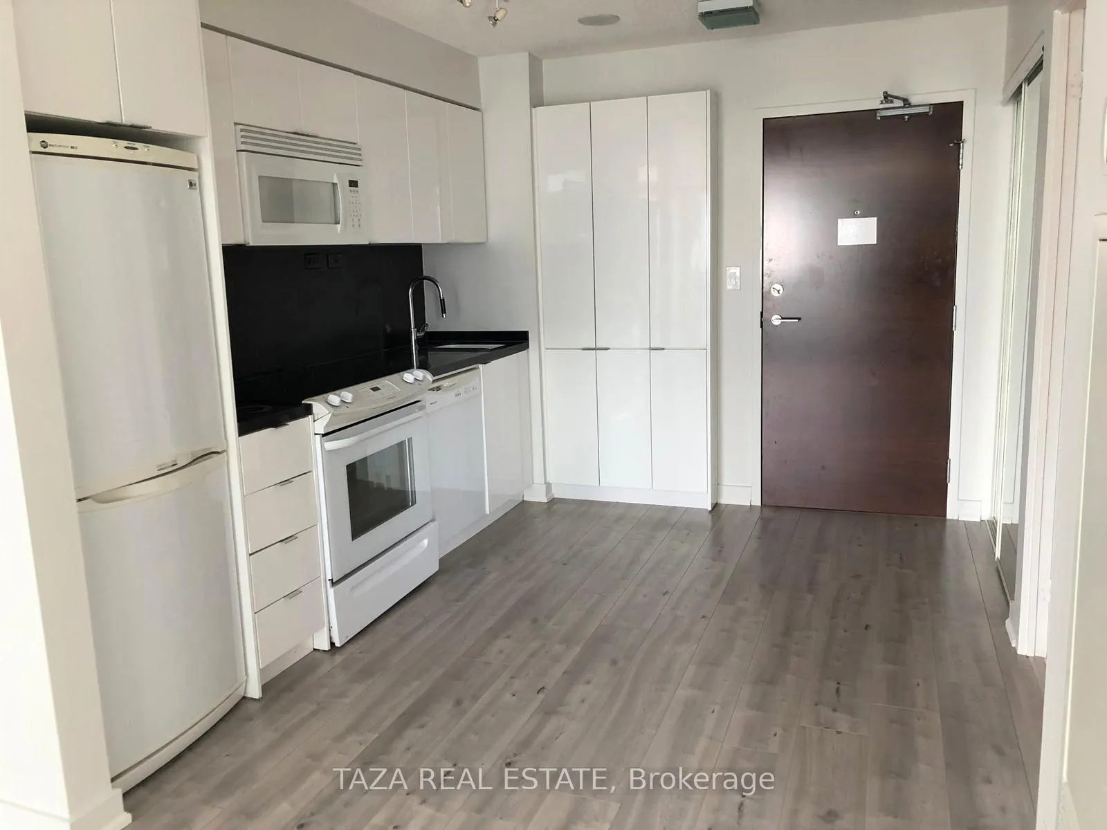 Photo 2 of Unit 2705, 15 Iceboat Terrace, Toronto, Waterfront Communities — HOMEH