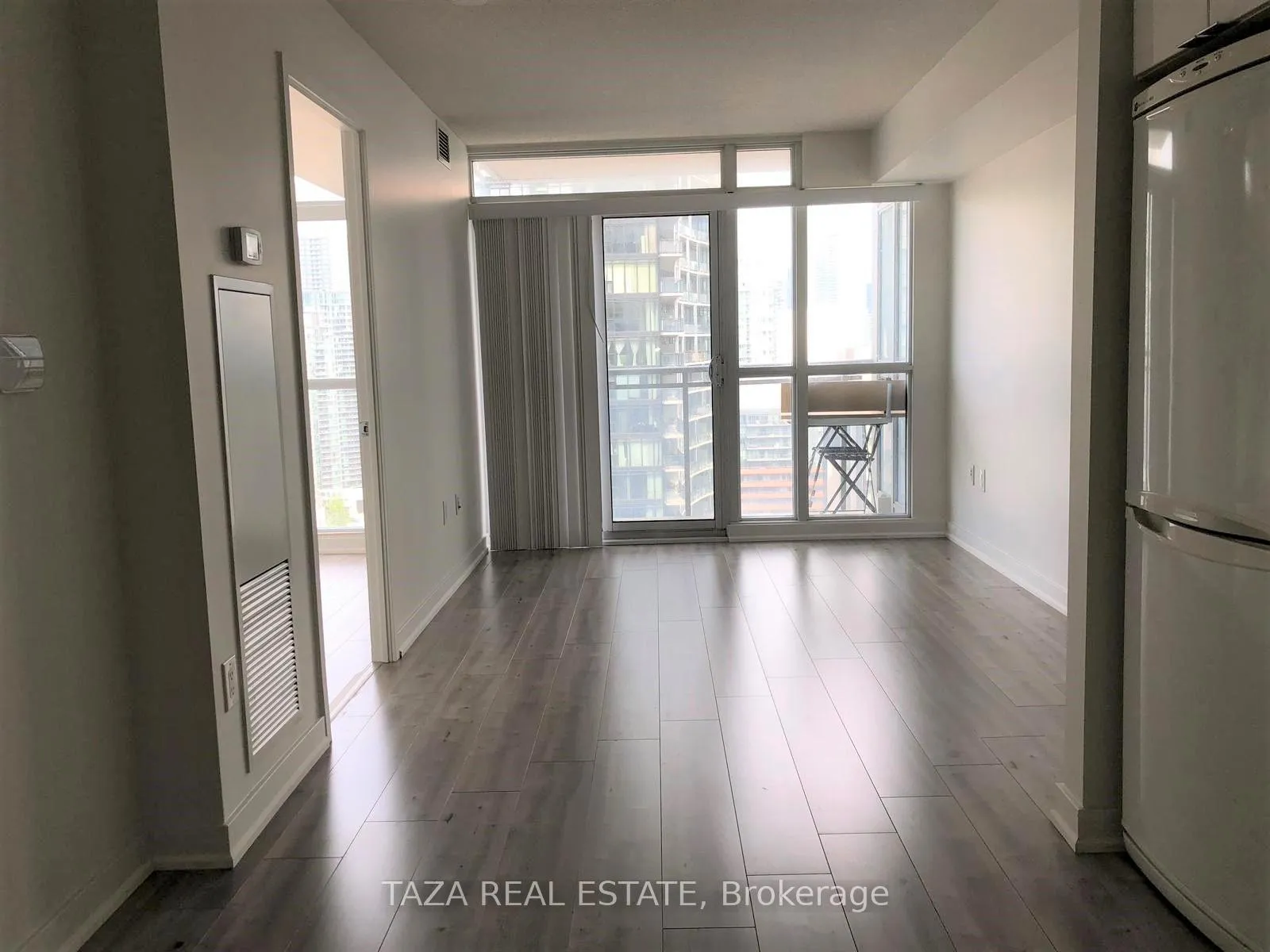 Photo 3 of Unit 2705, 15 Iceboat Terrace, Toronto, Waterfront Communities — HOMEH