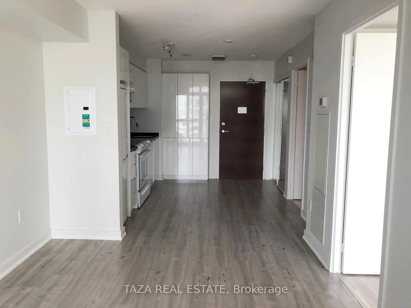Photo 5 of Unit 2705, 15 Iceboat Terrace, Toronto, Waterfront Communities — HOMEH