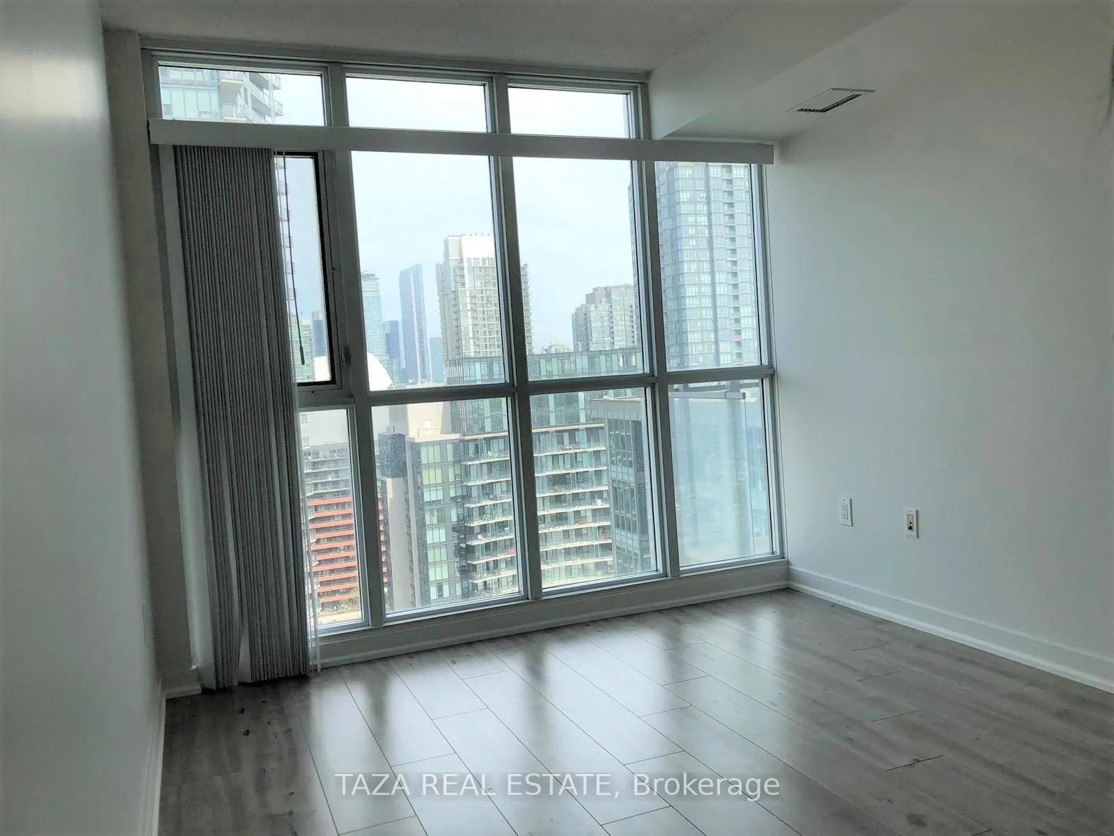 Photo 7 of Unit 2705, 15 Iceboat Terrace, Toronto, Waterfront Communities — HOMEH