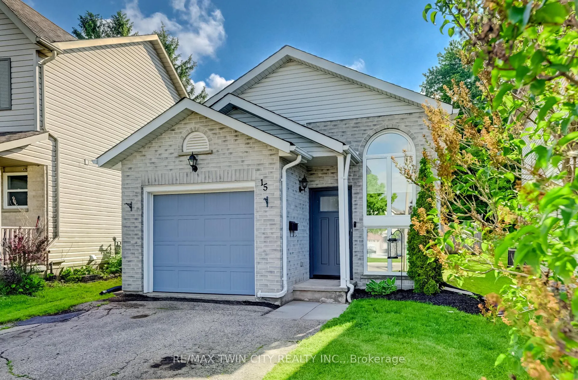 Photo 1 of 15 Michelle Court, Waterloo — HOMEH