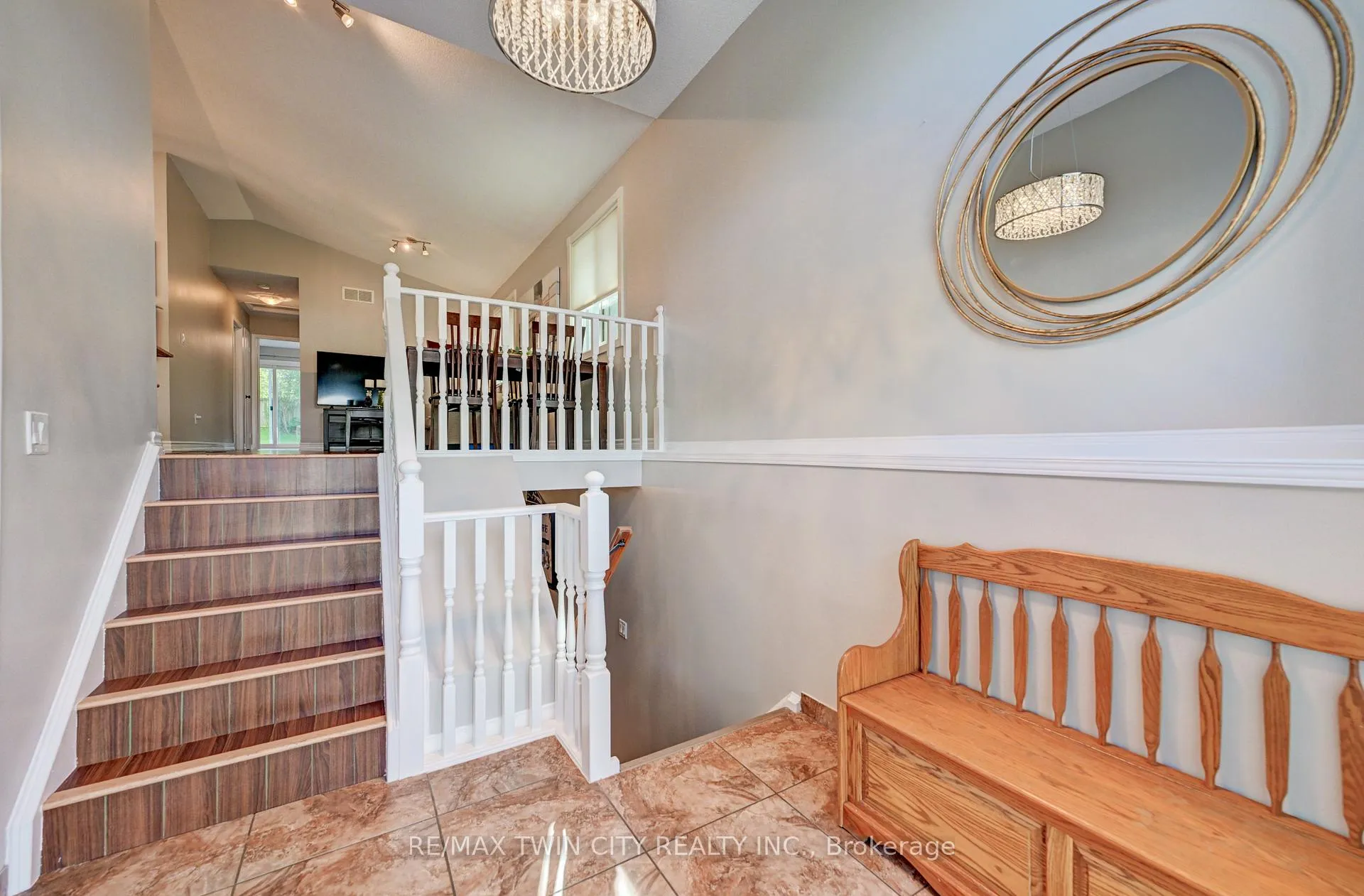 Photo 3 of 15 Michelle Court, Waterloo — HOMEH