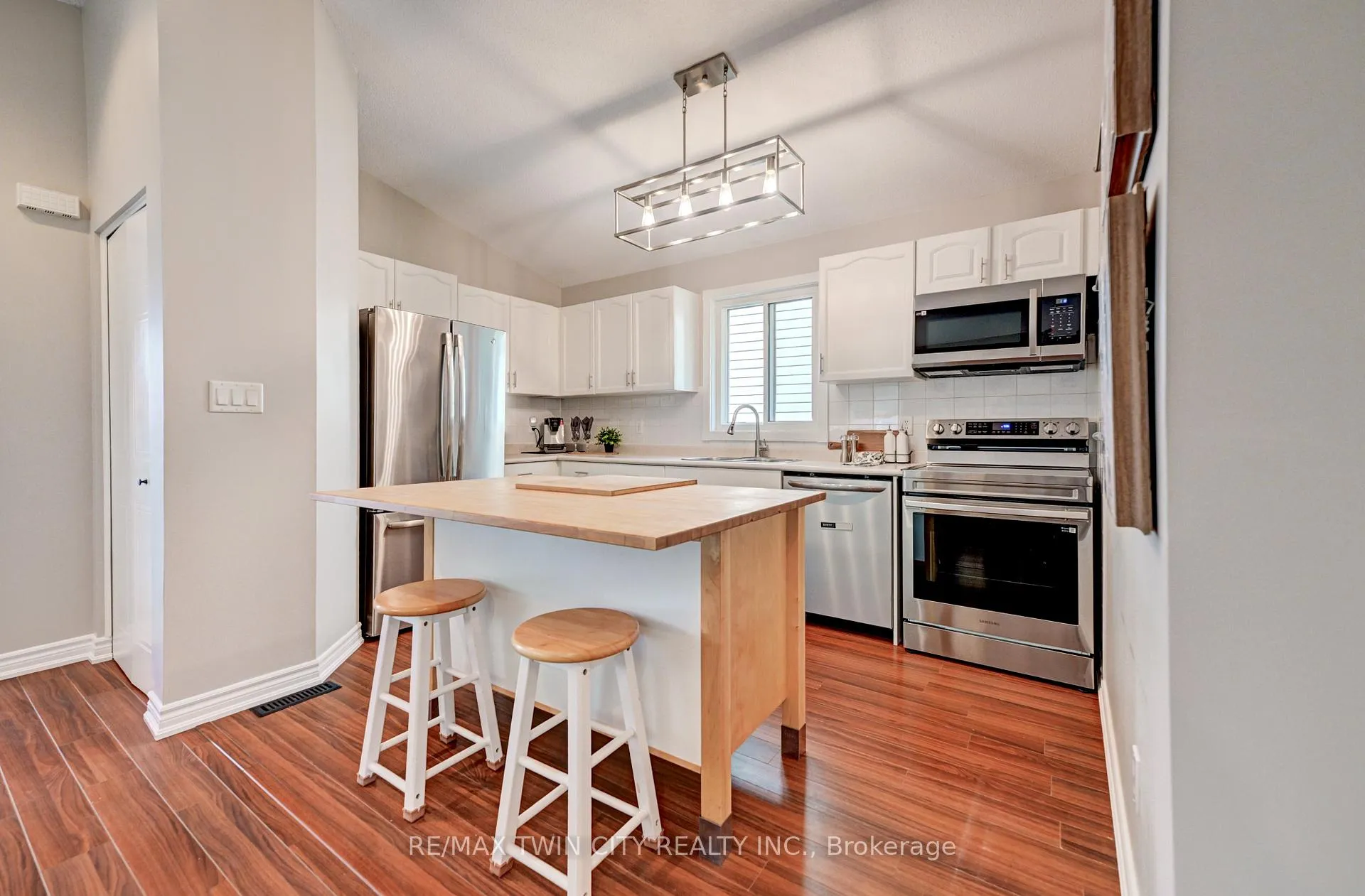 Photo 7 of 15 Michelle Court, Waterloo — HOMEH