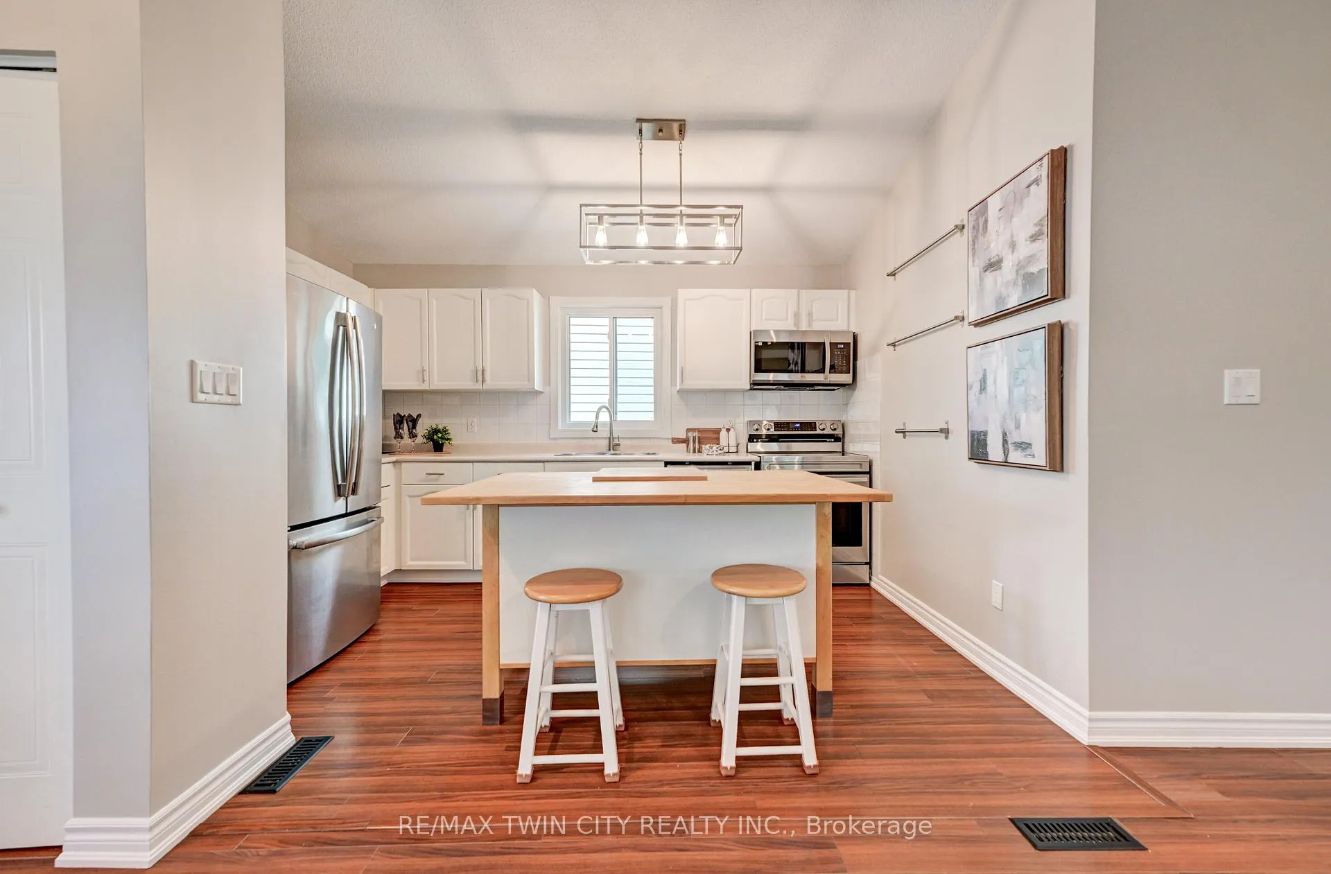 Photo 8 of 15 Michelle Court, Waterloo — HOMEH