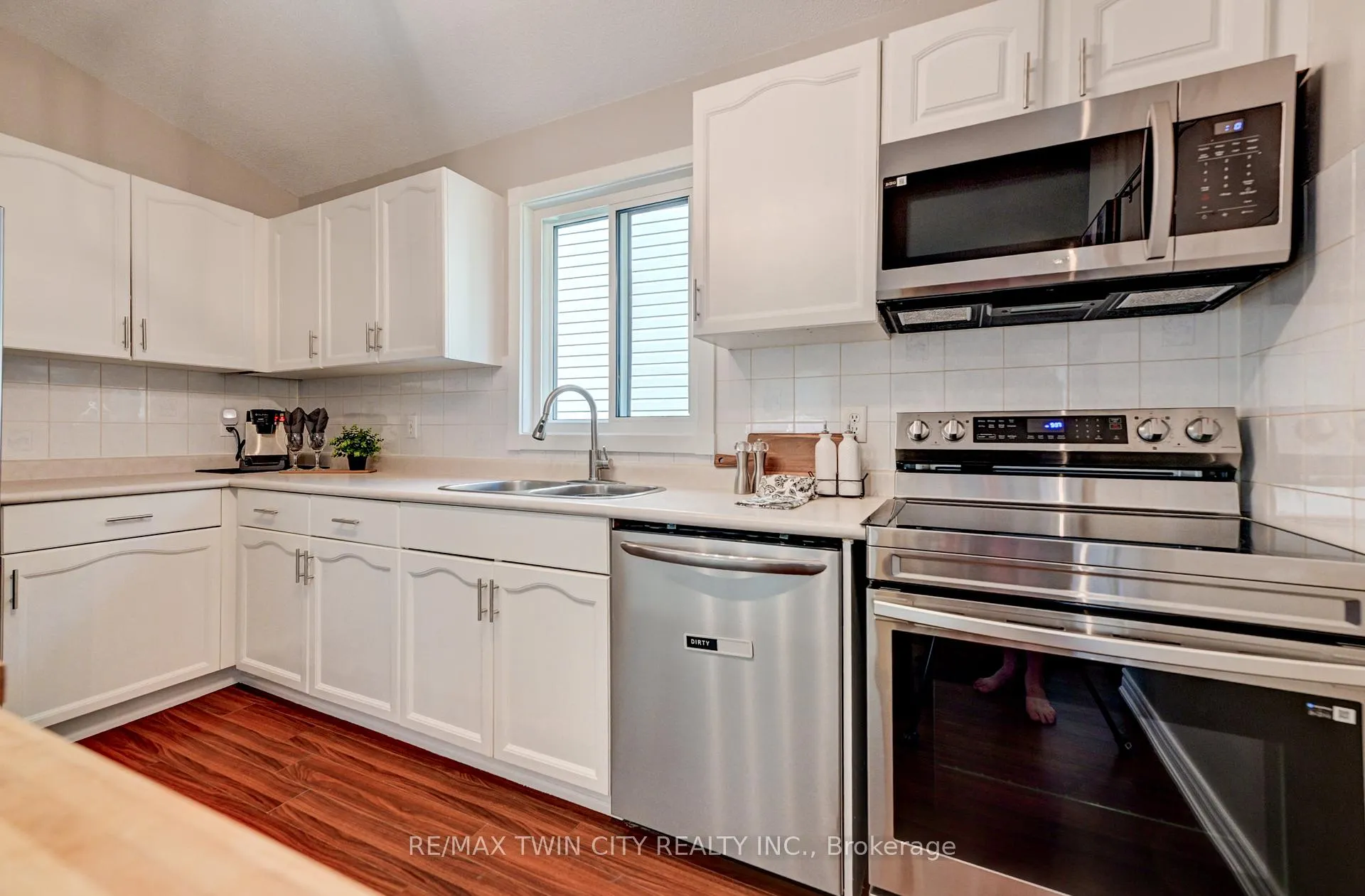 Photo 10 of 15 Michelle Court, Waterloo — HOMEH