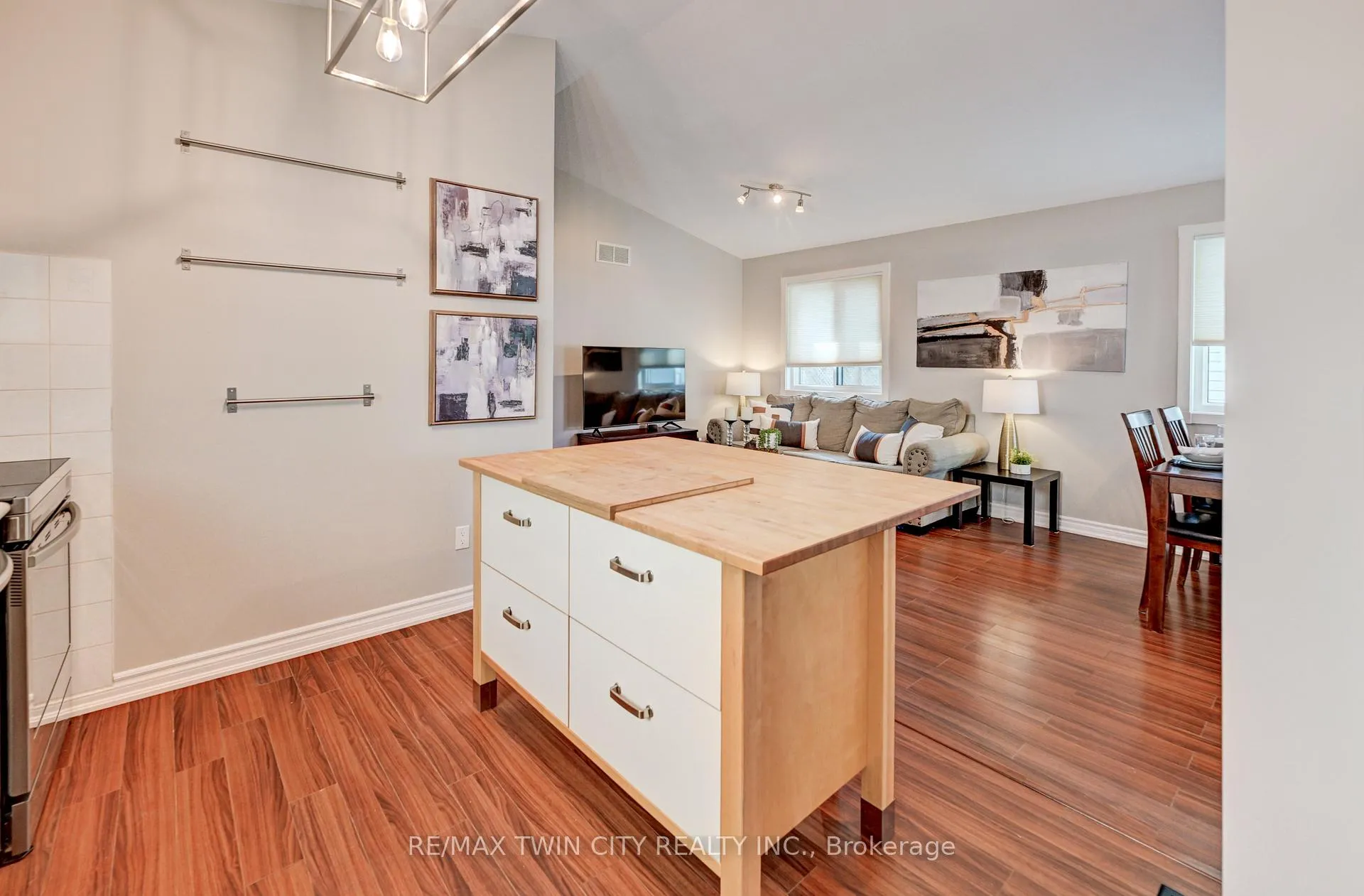 Photo 12 of 15 Michelle Court, Waterloo — HOMEH