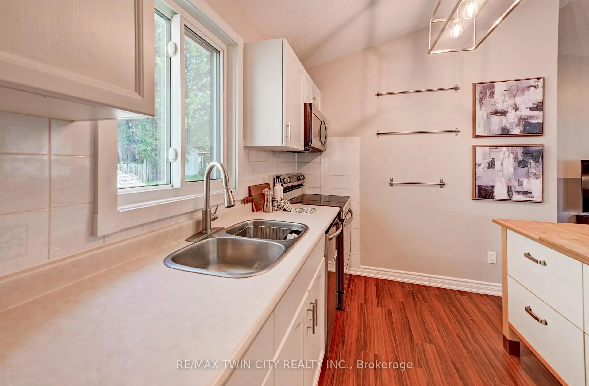 Photo 13 of 15 Michelle Court, Waterloo — HOMEH