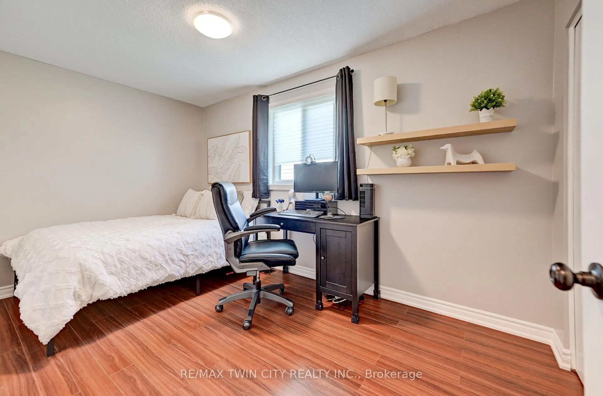 Photo 14 of 15 Michelle Court, Waterloo — HOMEH