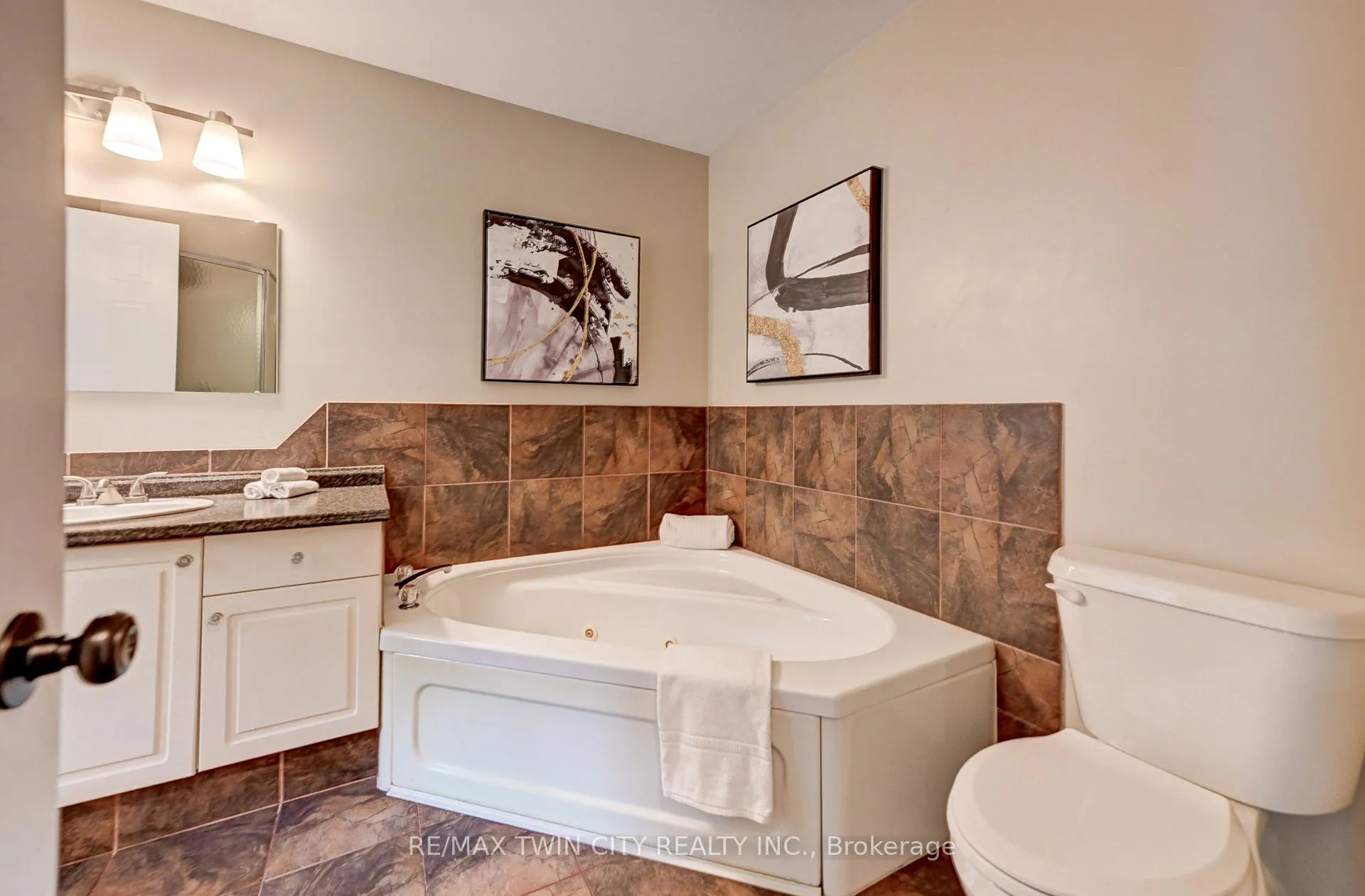 Photo 15 of 15 Michelle Court, Waterloo — HOMEH