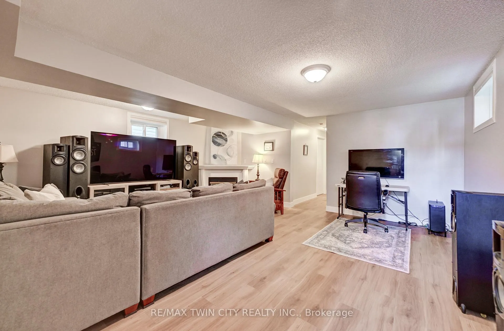 Photo 23 of 15 Michelle Court, Waterloo — HOMEH