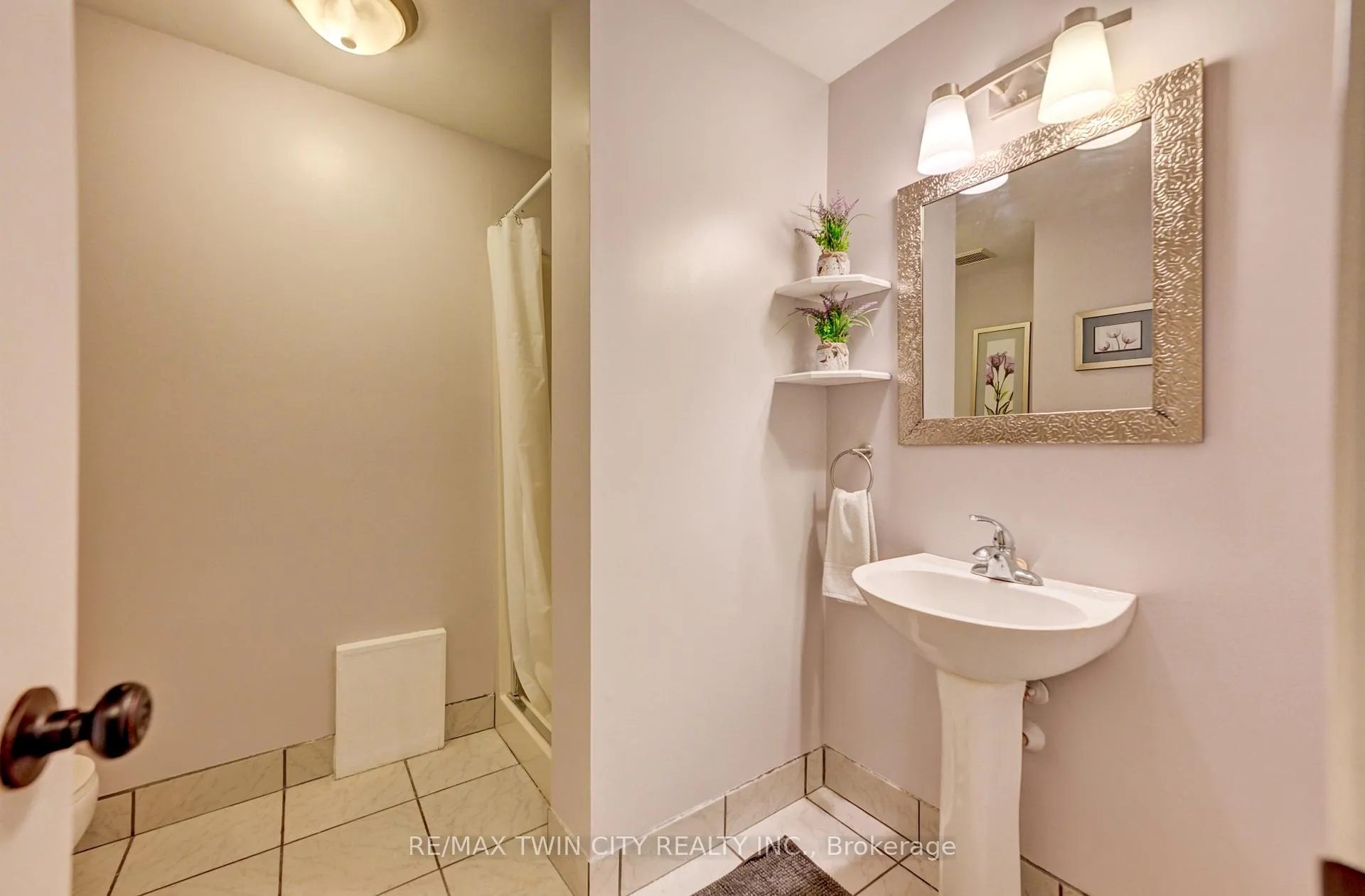 Photo 28 of 15 Michelle Court, Waterloo — HOMEH
