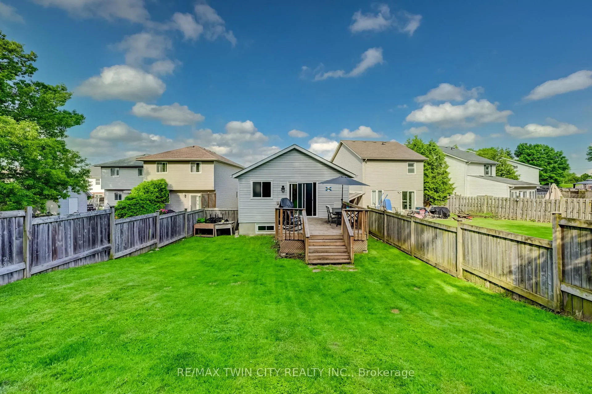Photo 30 of 15 Michelle Court, Waterloo — HOMEH