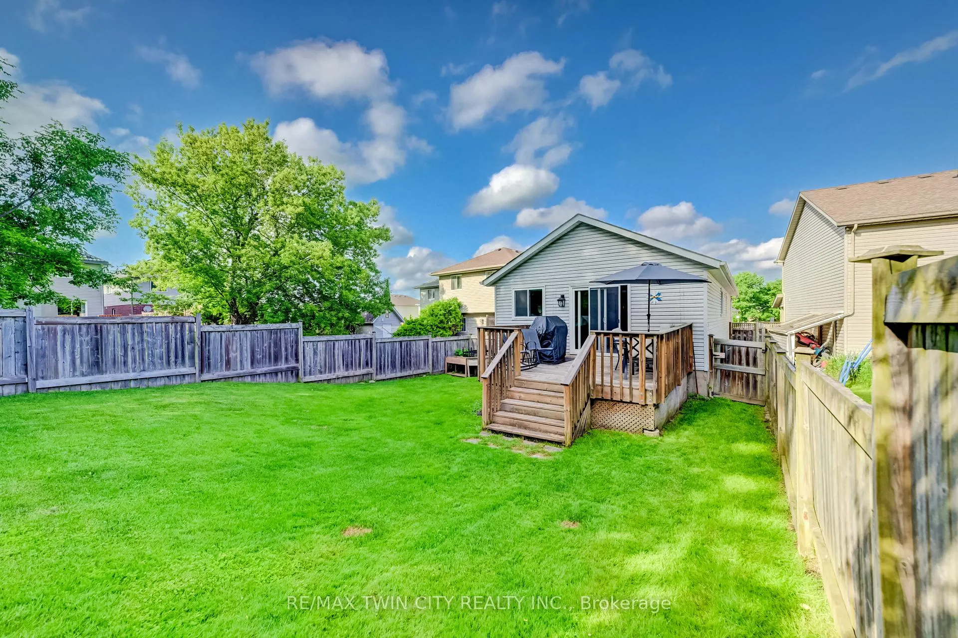 Photo 32 of 15 Michelle Court, Waterloo — HOMEH