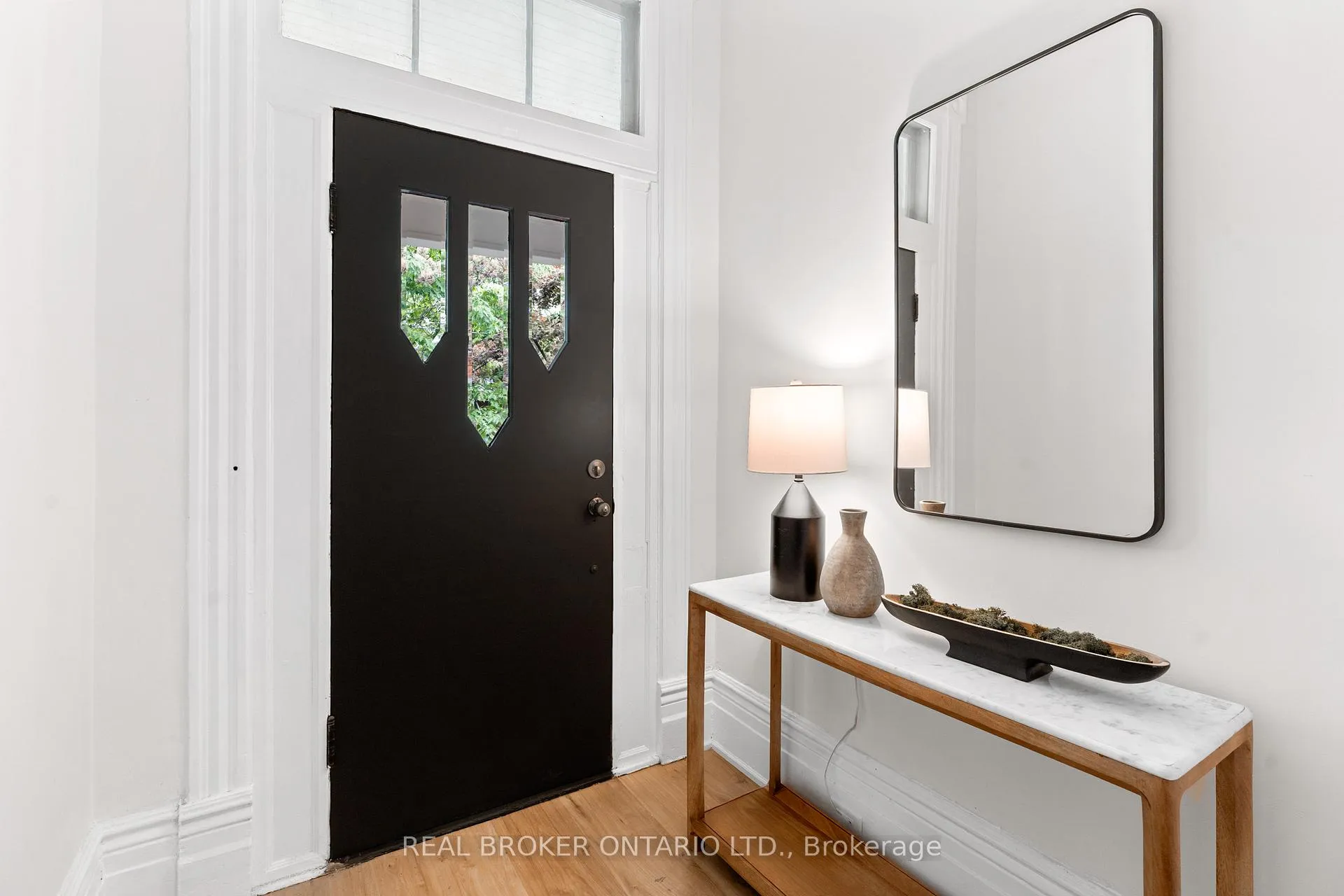 Photo 3 of 33 Lakeview Avenue, Toronto, Trinity-Bellwoods — HOMEH