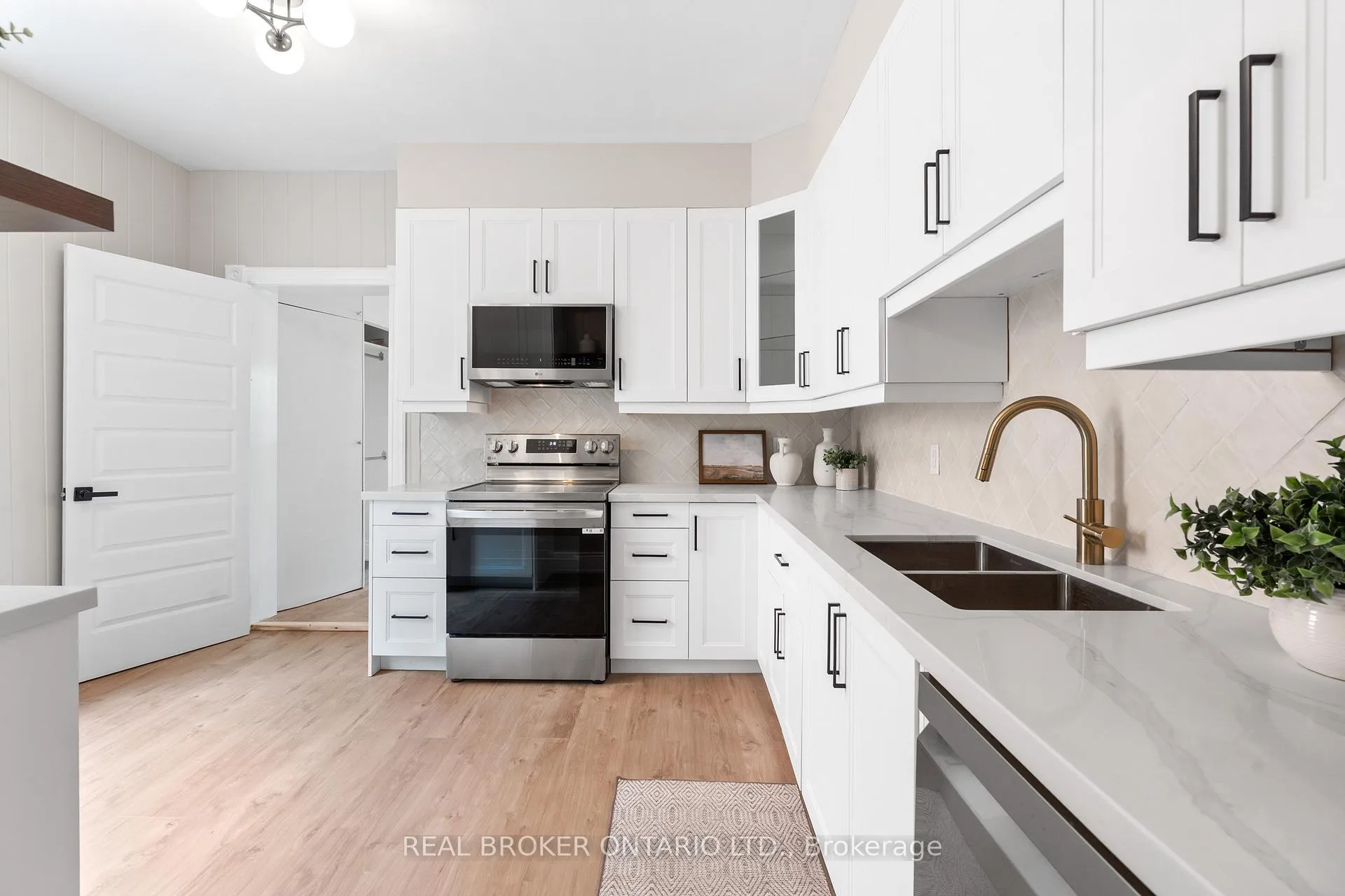 Photo 13 of 33 Lakeview Avenue, Toronto, Trinity-Bellwoods — HOMEH