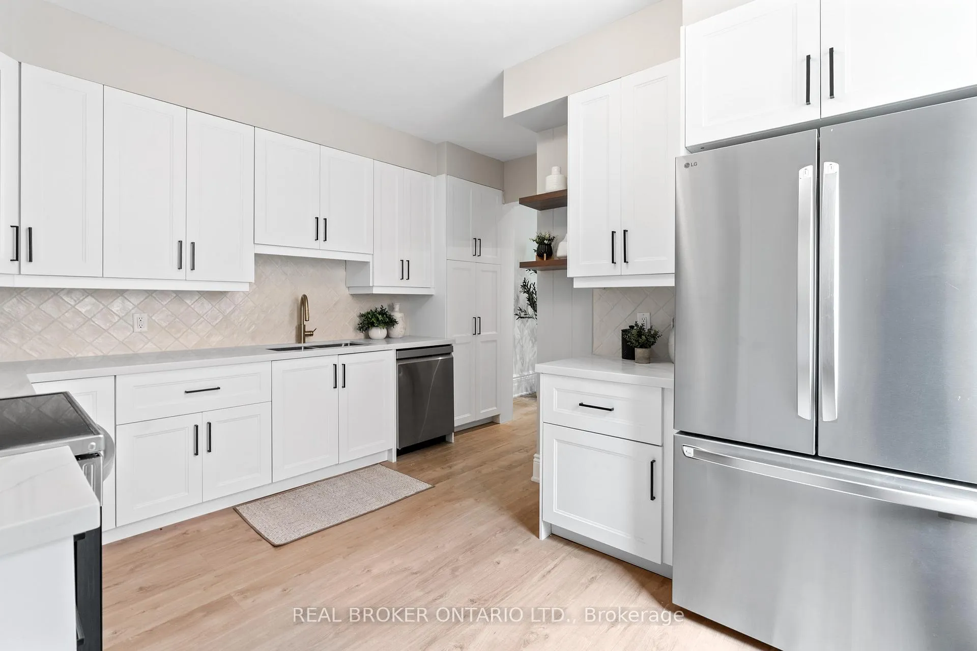 Photo 15 of 33 Lakeview Avenue, Toronto, Trinity-Bellwoods — HOMEH