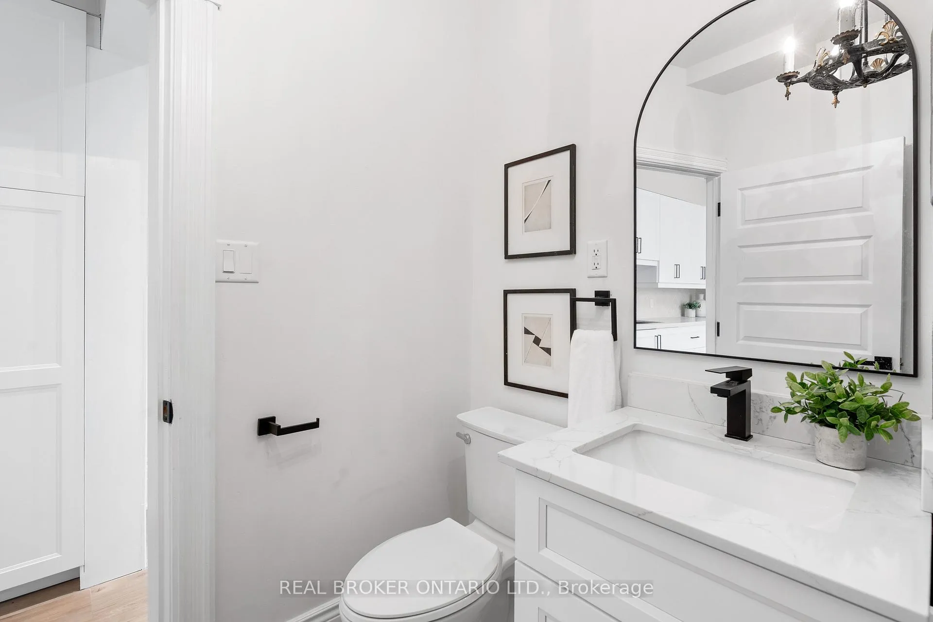 Photo 16 of 33 Lakeview Avenue, Toronto, Trinity-Bellwoods — HOMEH