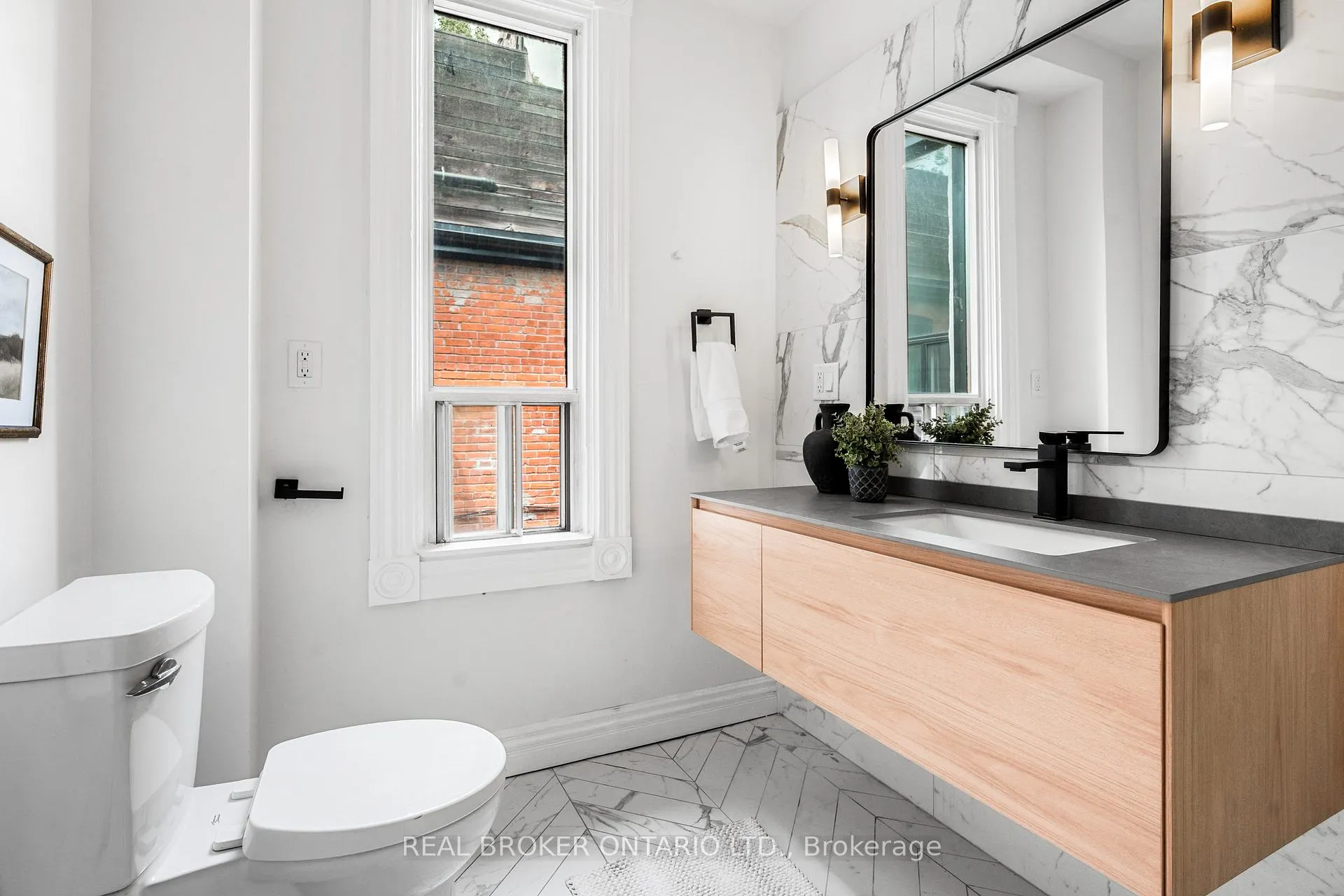 Photo 30 of 33 Lakeview Avenue, Toronto, Trinity-Bellwoods — HOMEH