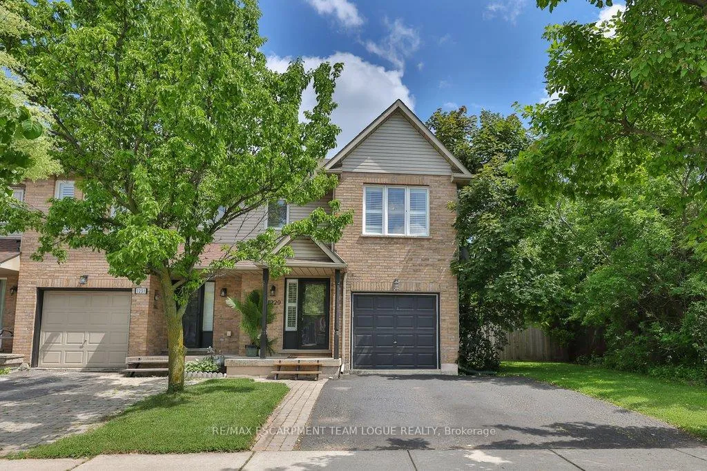 Photo 2 of 1229 Blanshard Drive, Burlington, Tansley — HOMEH