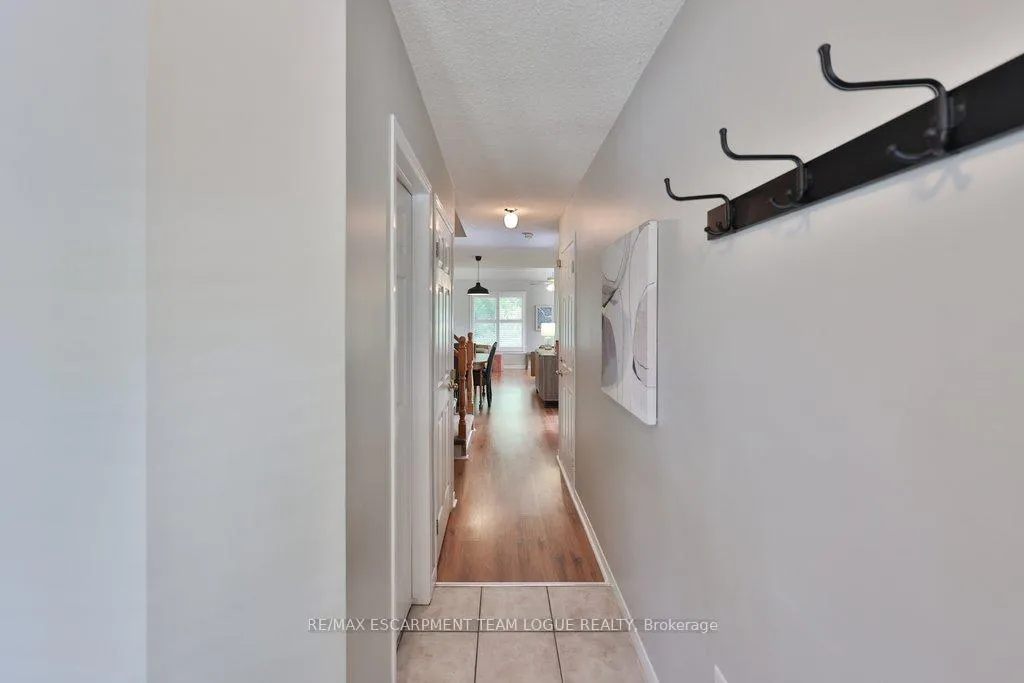 Photo 4 of 1229 Blanshard Drive, Burlington, Tansley — HOMEH