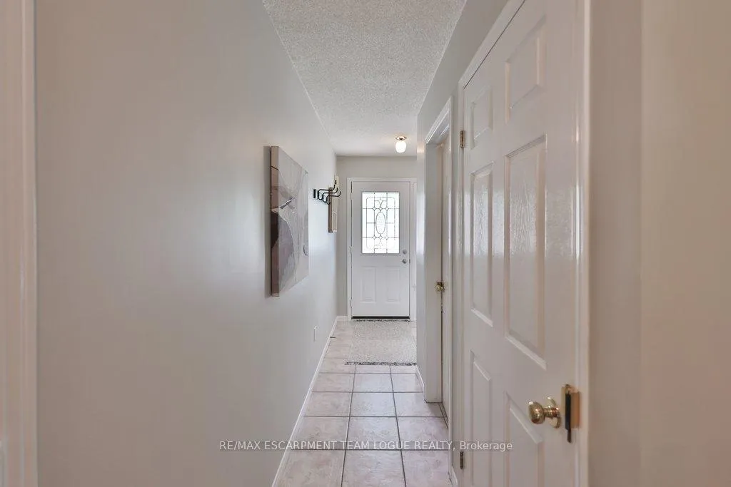 Photo 5 of 1229 Blanshard Drive, Burlington, Tansley — HOMEH