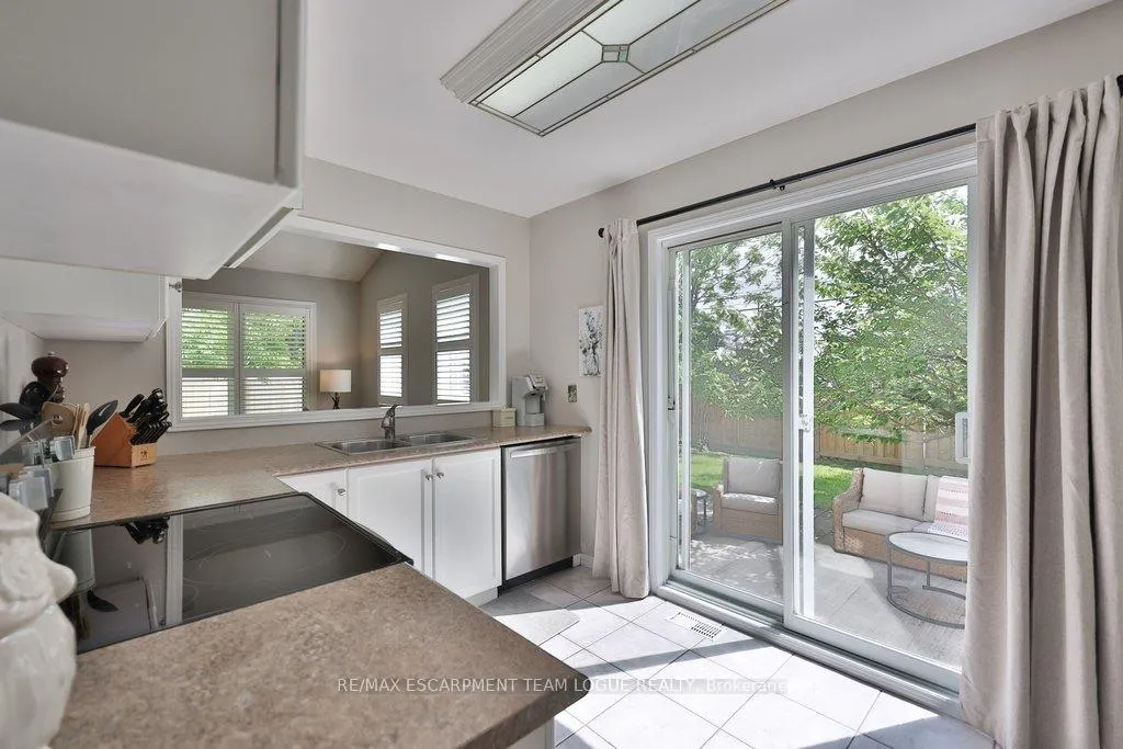 Photo 8 of 1229 Blanshard Drive, Burlington, Tansley — HOMEH