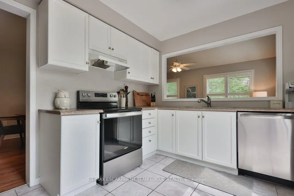 Photo 9 of 1229 Blanshard Drive, Burlington, Tansley — HOMEH