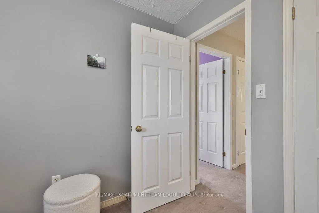 Photo 24 of 1229 Blanshard Drive, Burlington, Tansley — HOMEH