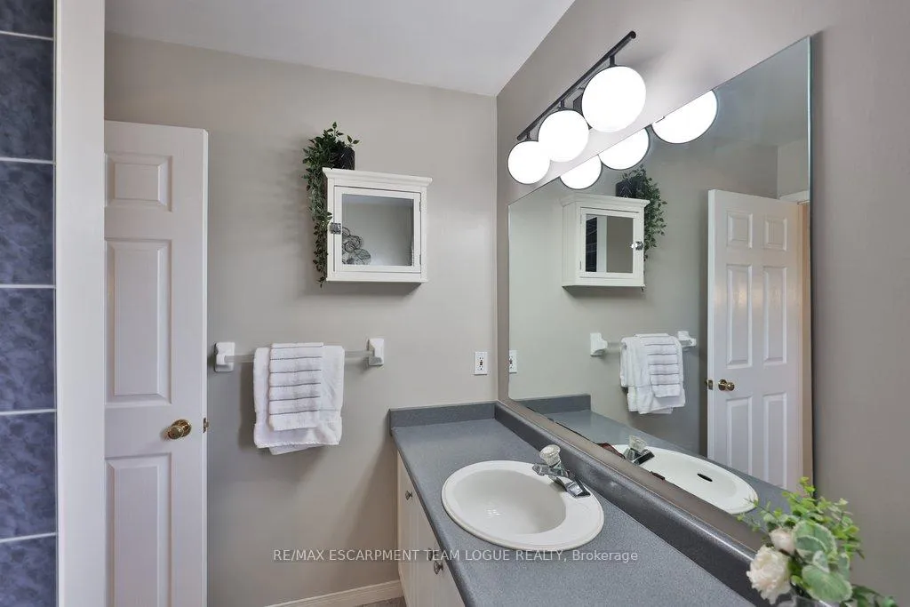Photo 28 of 1229 Blanshard Drive, Burlington, Tansley — HOMEH