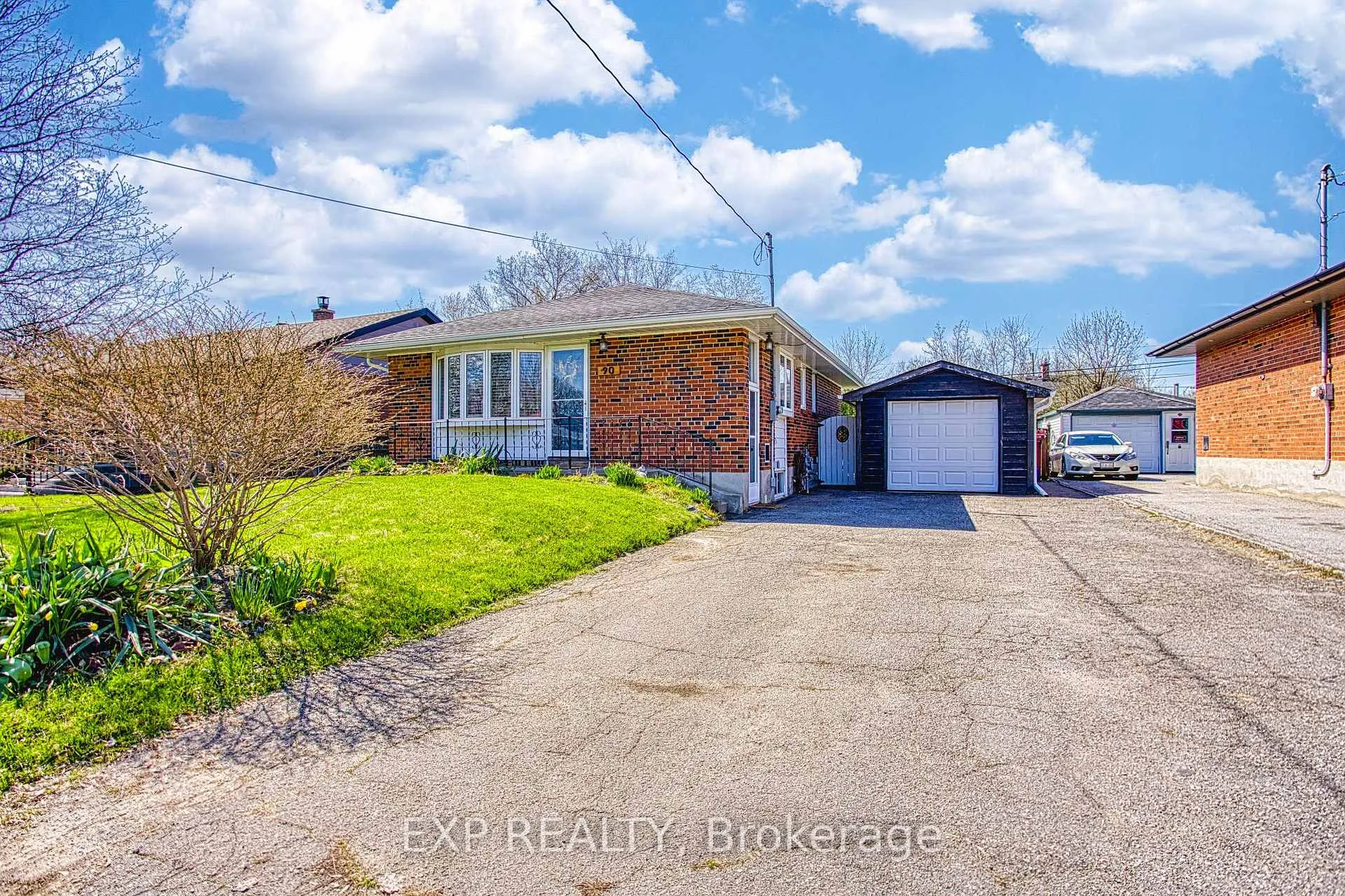 Photo 2 of 90 Prince Charles Drive, Halton Hills, Georgetown — HOMEH