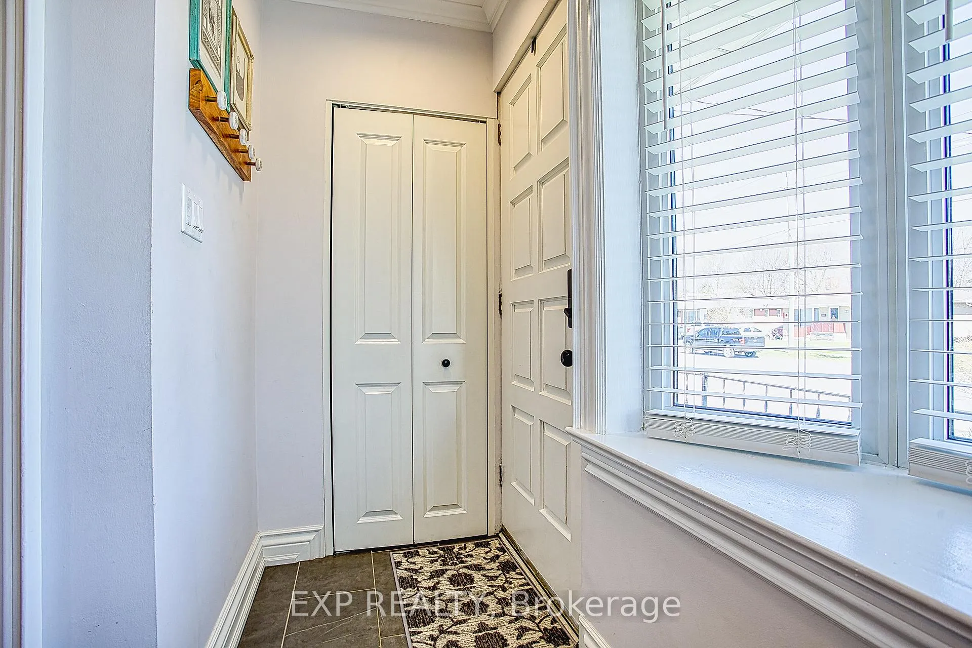 Photo 5 of 90 Prince Charles Drive, Halton Hills, Georgetown — HOMEH