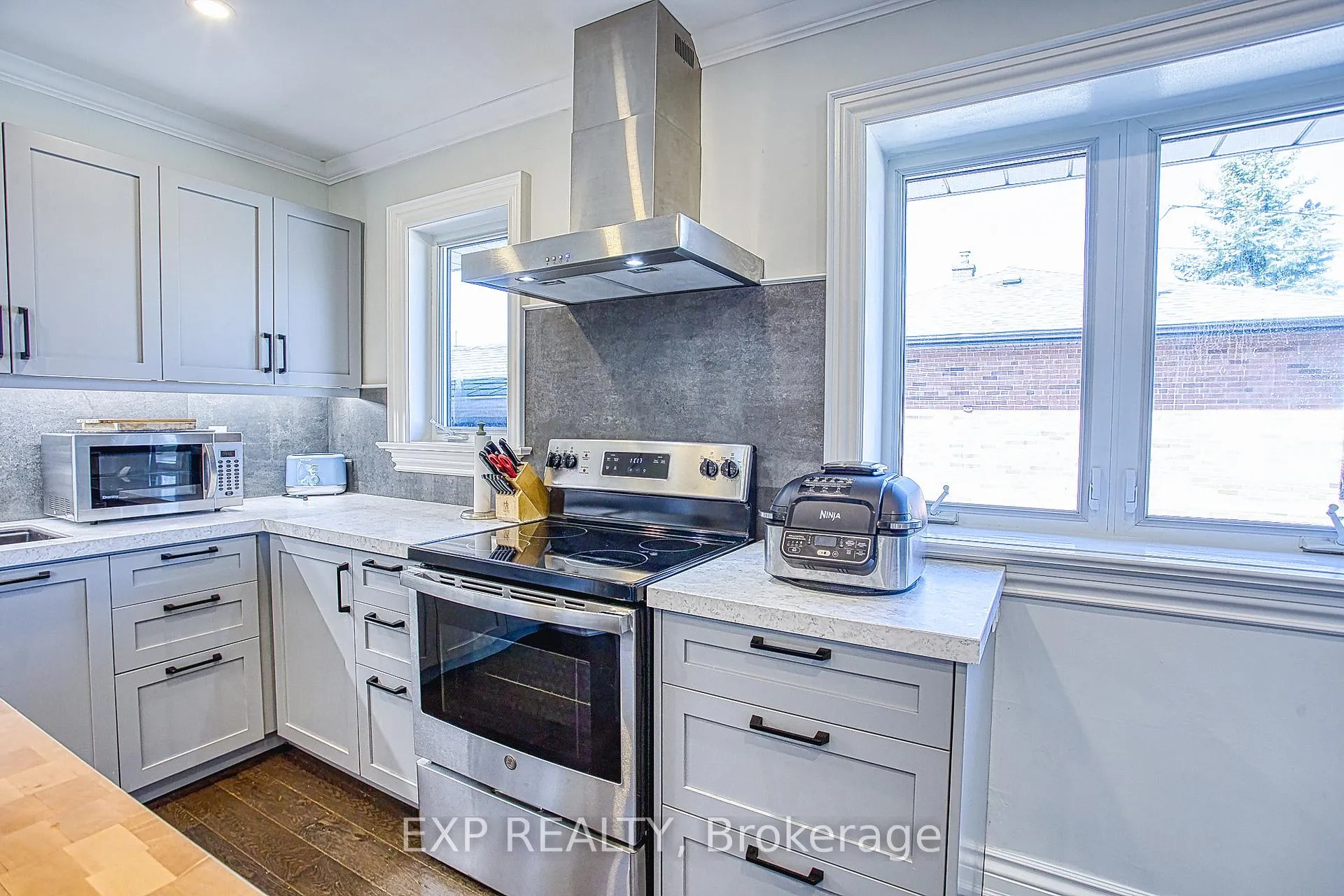 Photo 11 of 90 Prince Charles Drive, Halton Hills, Georgetown — HOMEH
