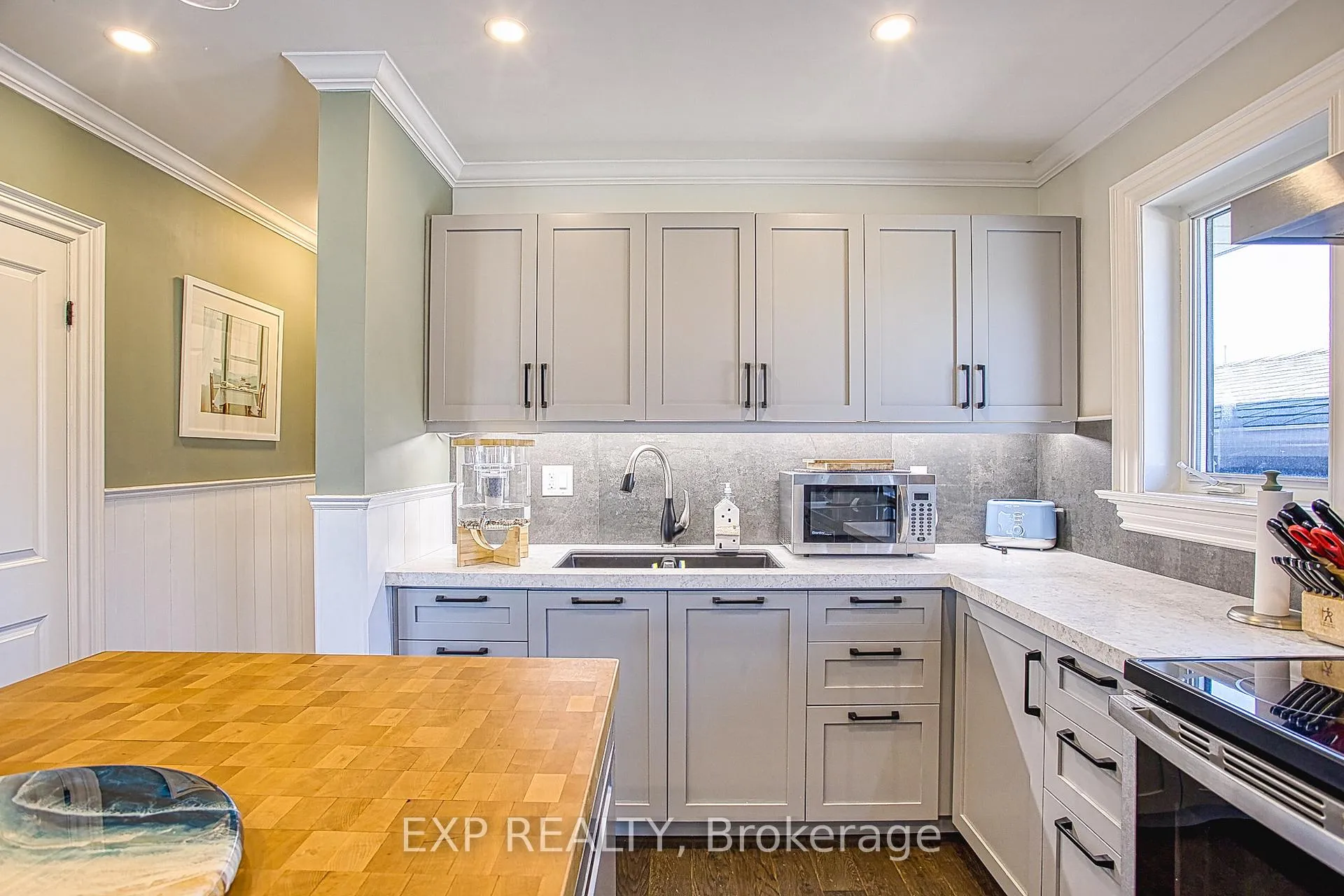 Photo 13 of 90 Prince Charles Drive, Halton Hills, Georgetown — HOMEH