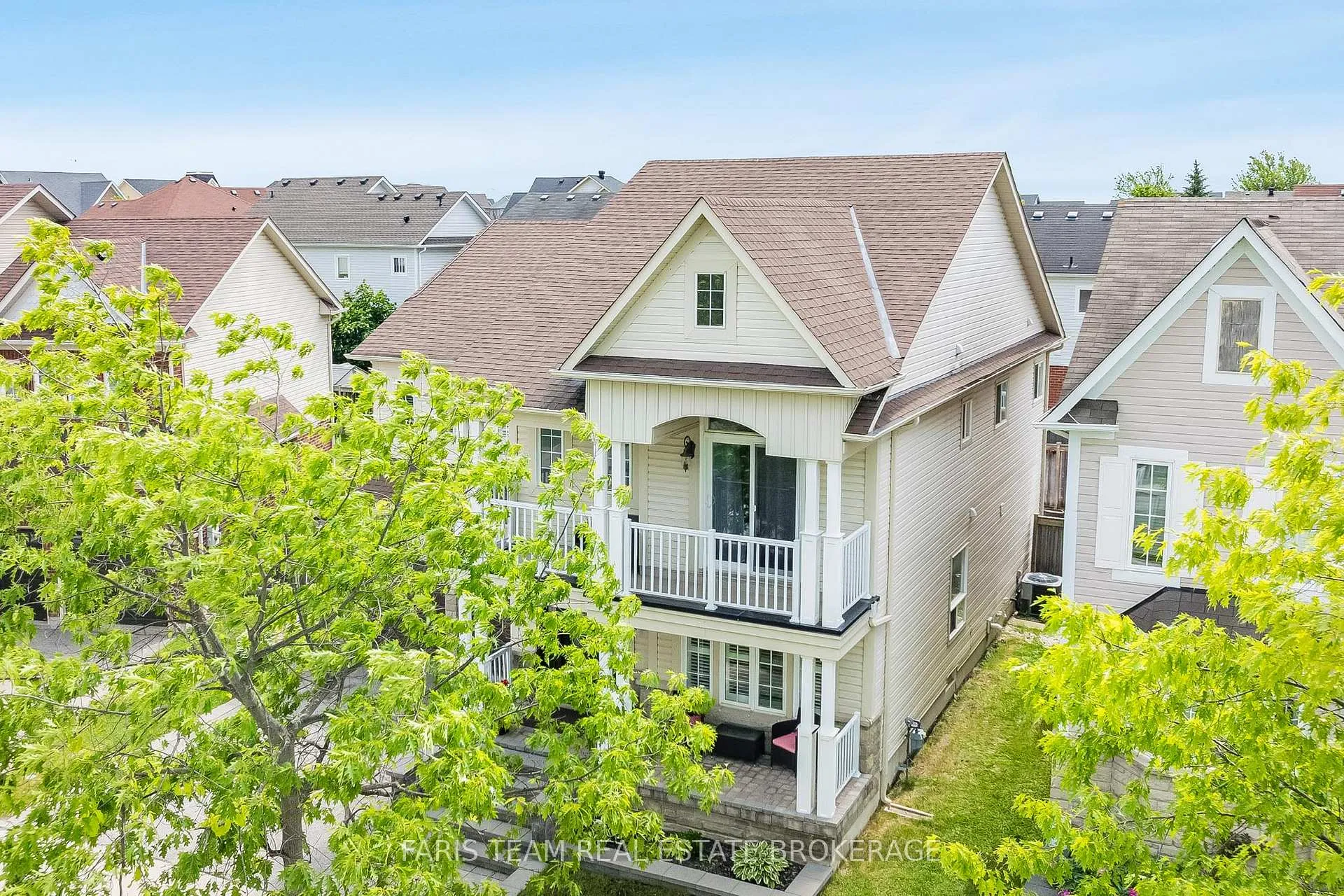 Photo 2 of 43 Maple Crown Terrace, Barrie, Innis-Shore — HOMEH