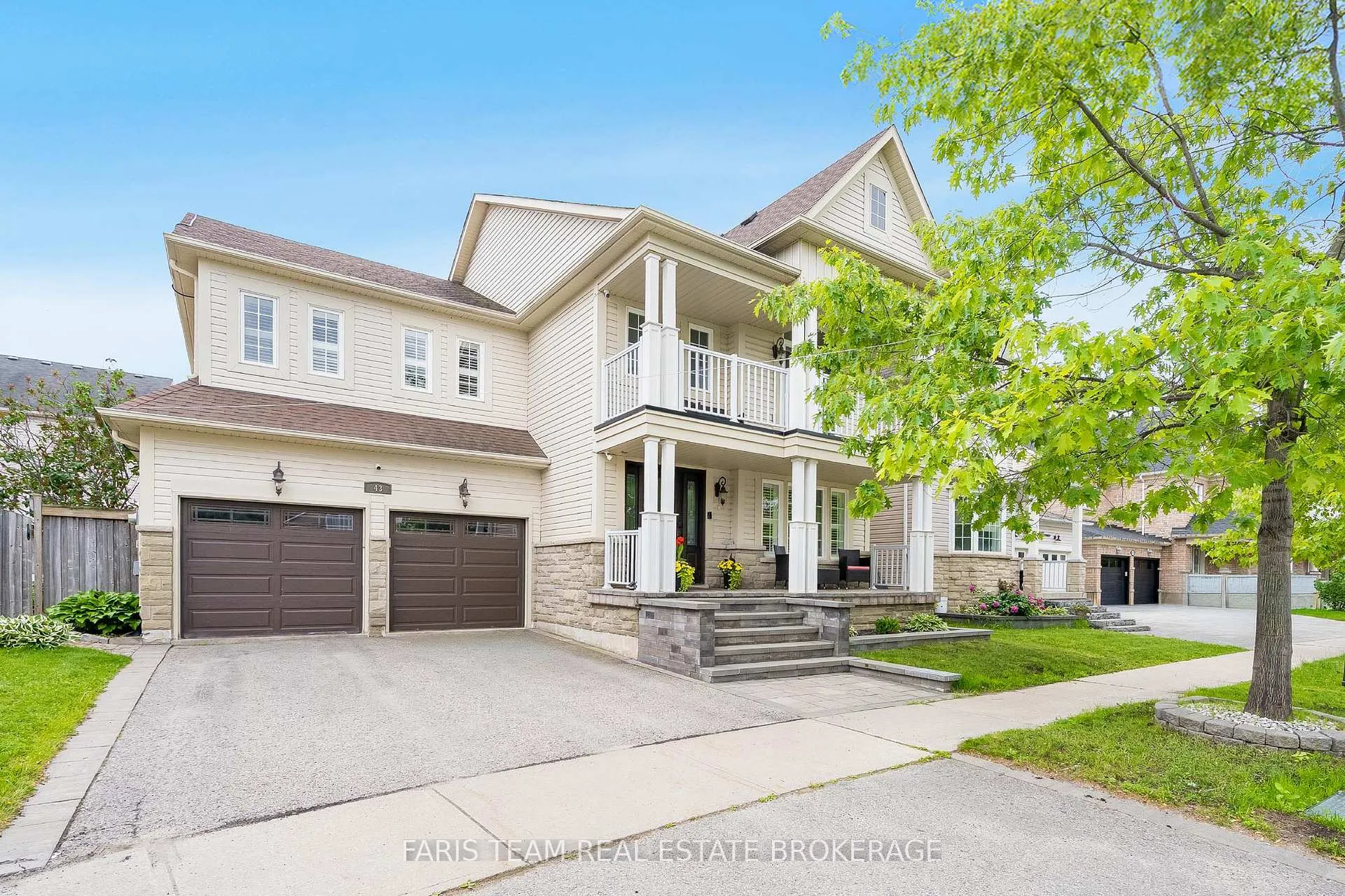 Photo 3 of 43 Maple Crown Terrace, Barrie, Innis-Shore — HOMEH