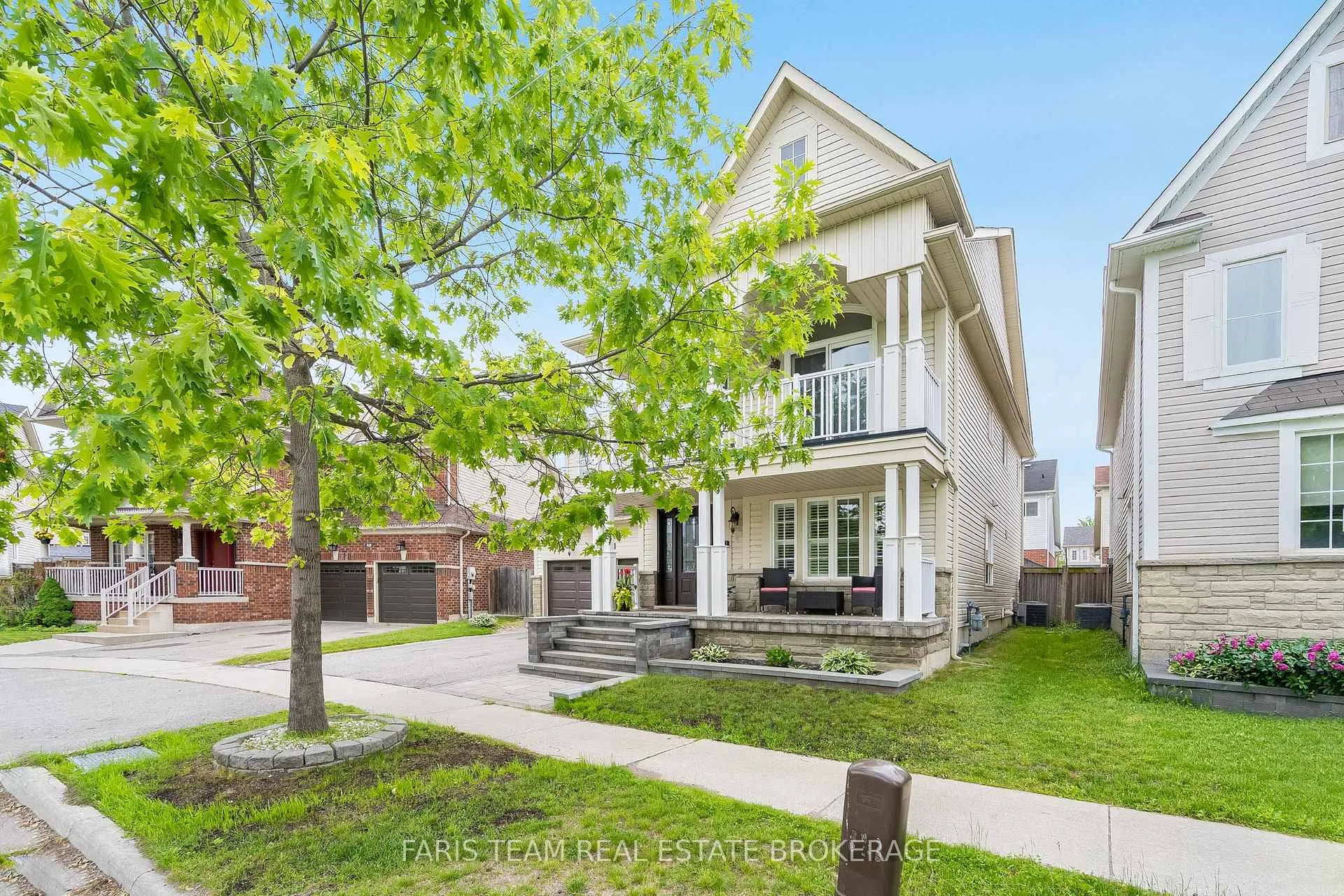 Photo 4 of 43 Maple Crown Terrace, Barrie, Innis-Shore — HOMEH