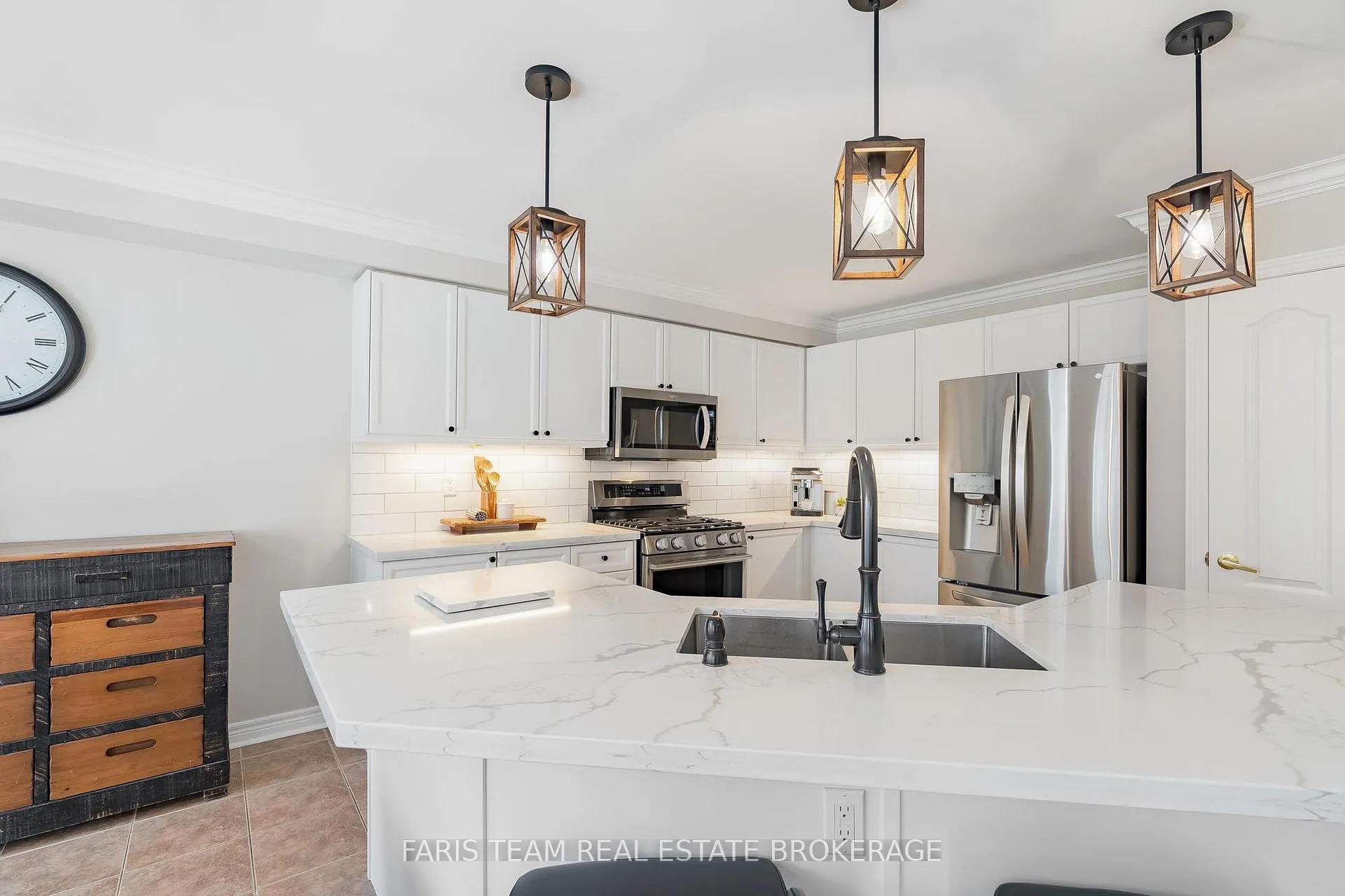 Photo 6 of 43 Maple Crown Terrace, Barrie, Innis-Shore — HOMEH